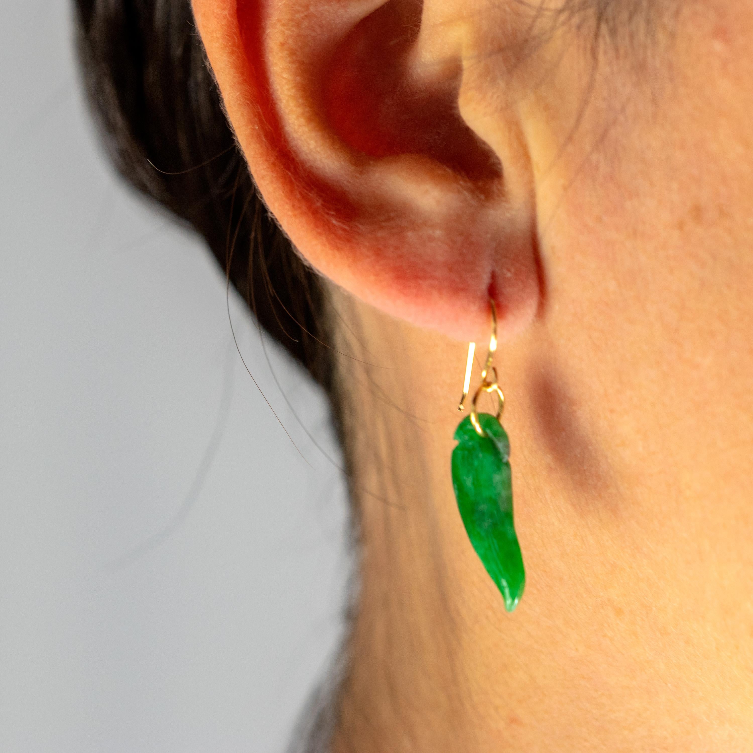 Carved Jade Chilli Pepers 18 Karat Yellow Gold Crafted Dangle Drop Chic Earrings For Sale 2