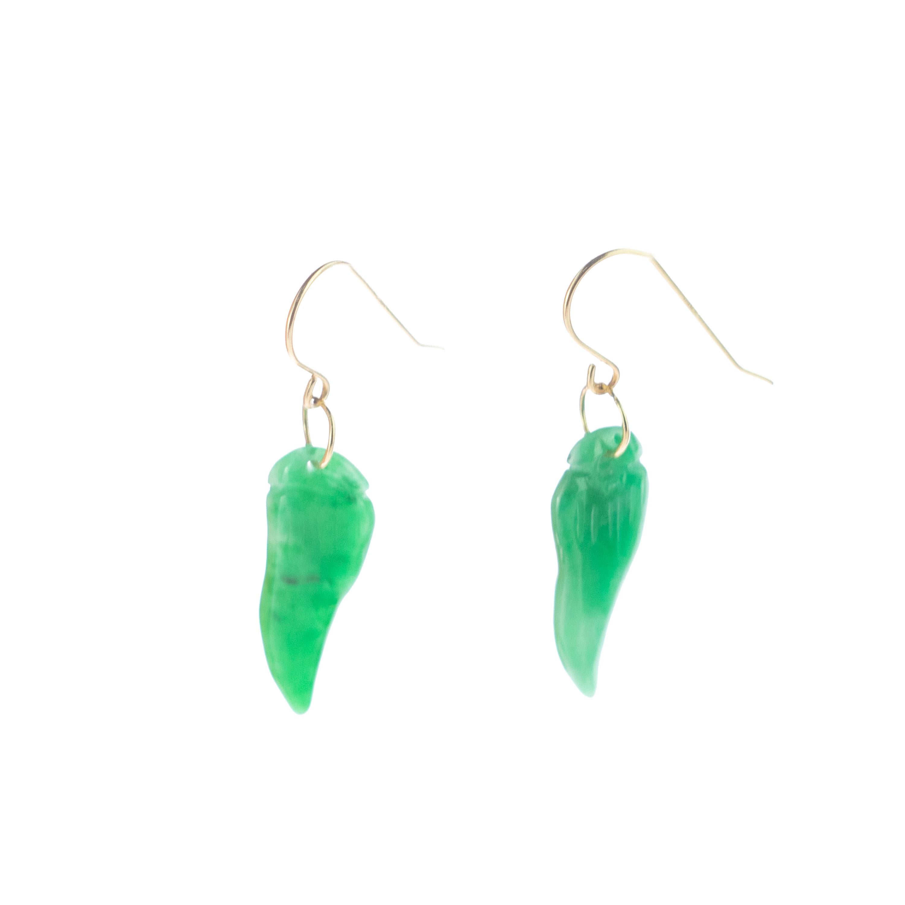Carved Jade Chilli Pepers 18 Karat Yellow Gold Crafted Dangle Drop Chic Earrings In New Condition For Sale In Milano, IT