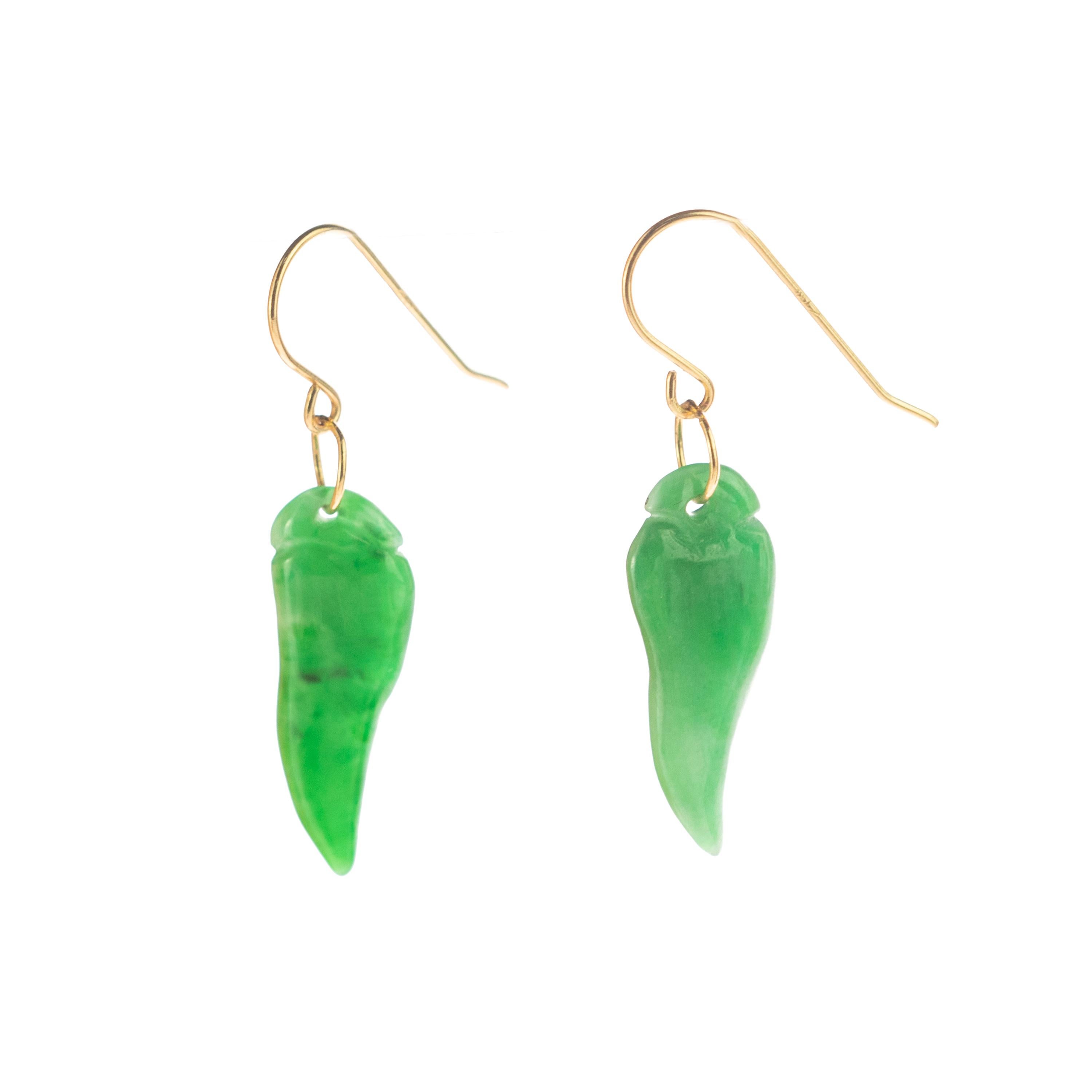Carved Jade Chilli Pepers 18 Karat Yellow Gold Crafted Dangle Drop Chic Earrings For Sale 1