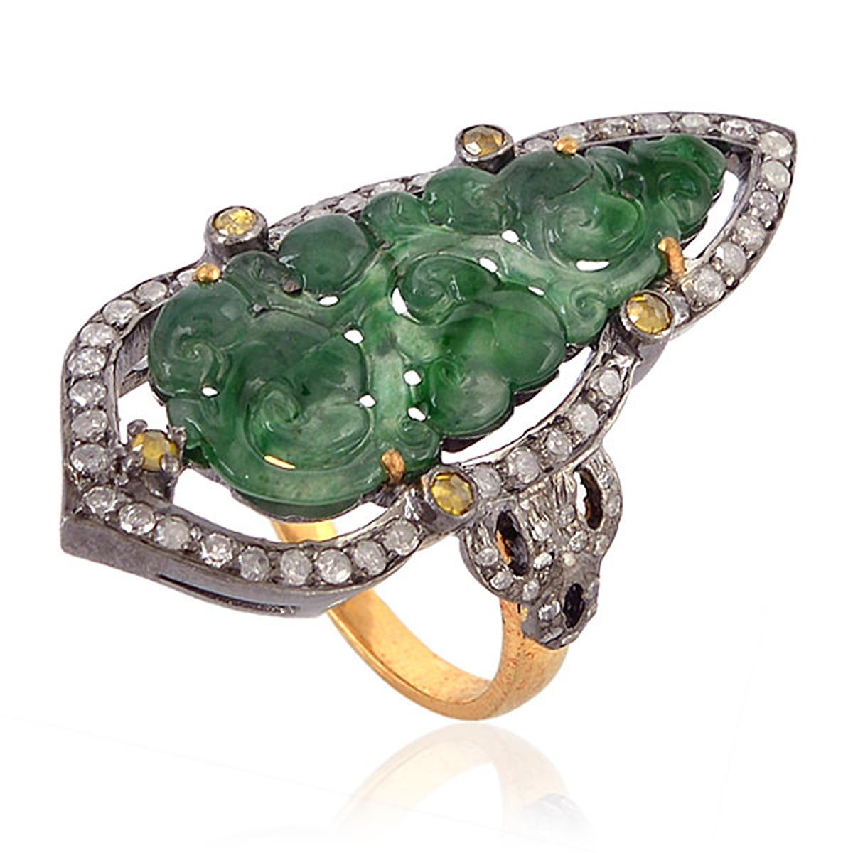 Carved Jade Cocktail Ring With Diamonds Made In 18k Yellow Gold & Silver In New Condition For Sale In New York, NY