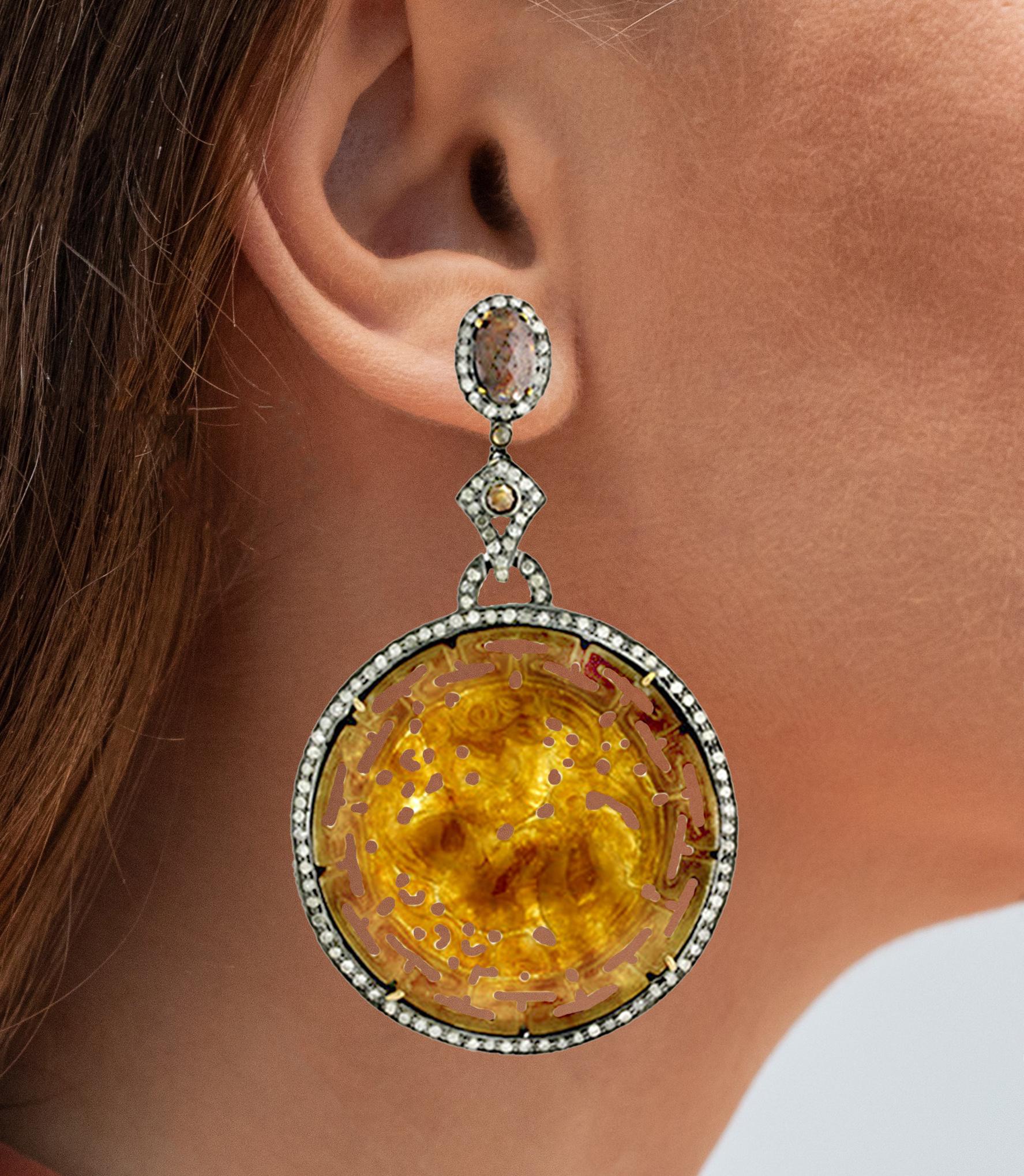 Art déco Pendants d'oreilles en jade sculpté et diamants 101,20 carats en vente