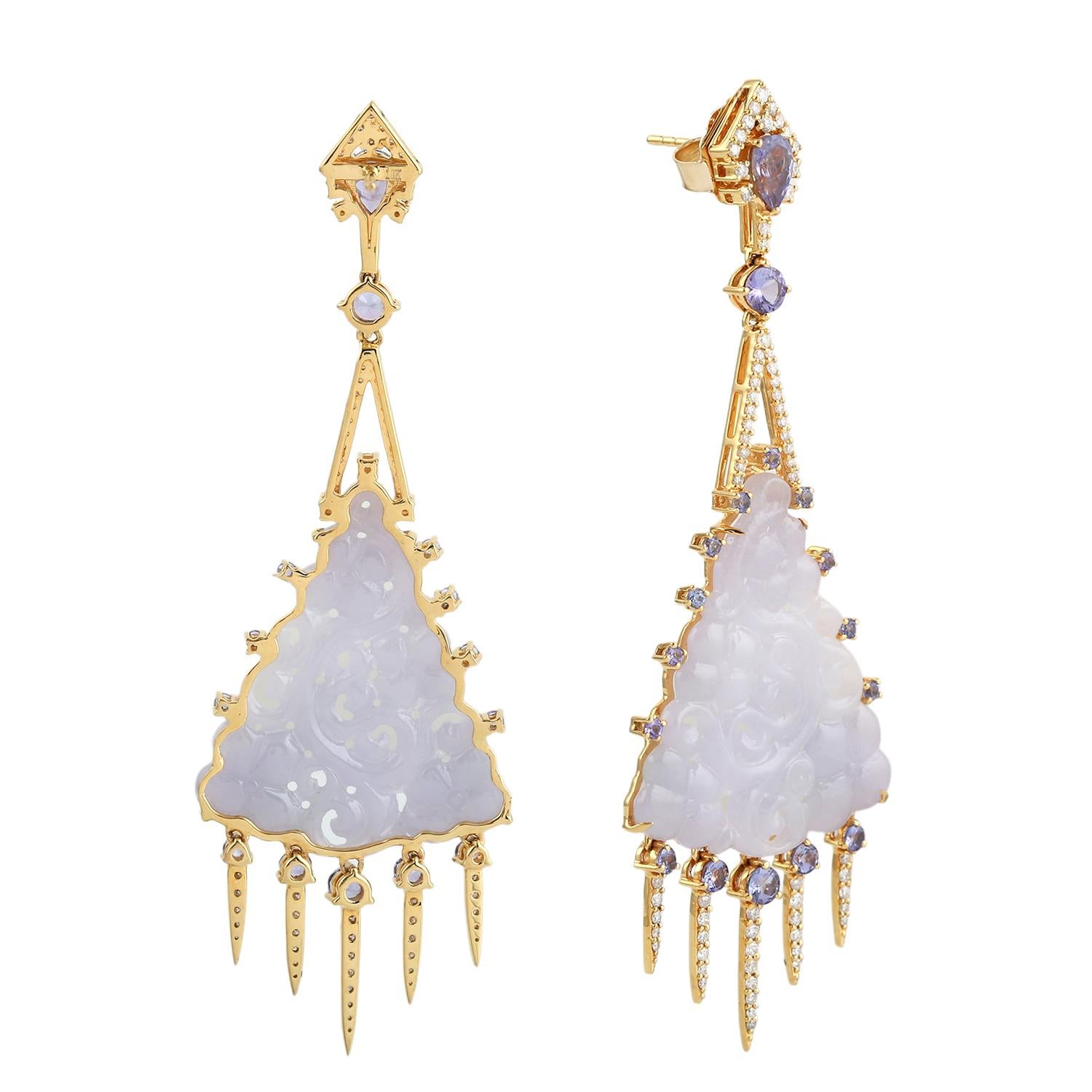 Artisan Boucles d'oreilles pendantes en Jade sculpté avec Tanzanite et Diamants en or jaune 18k en vente
