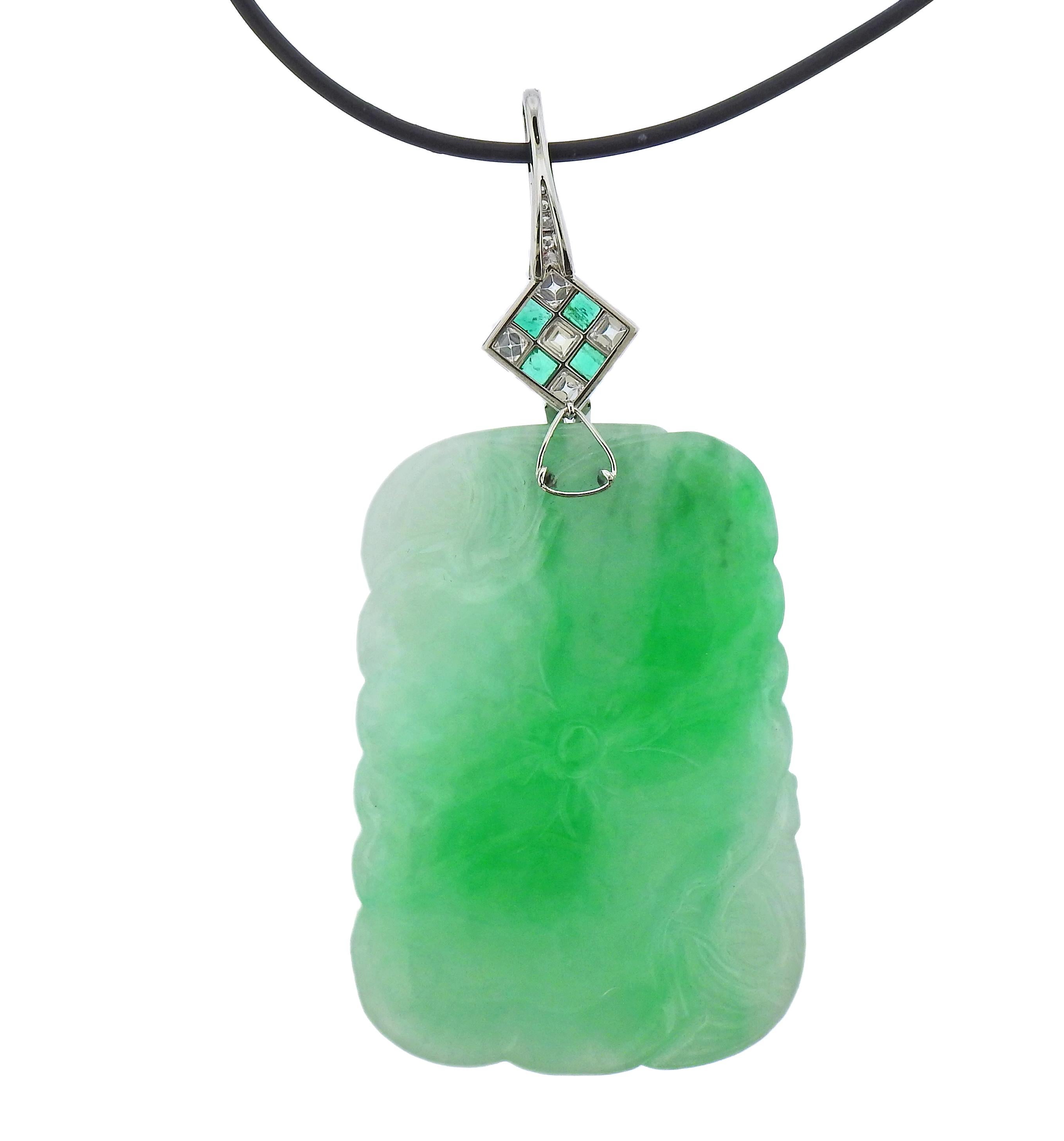 Jade-Diamant-Smaragd-Gold-Anhänger-Halskette mit Schnitzereien (Asscher-Schliff) im Angebot
