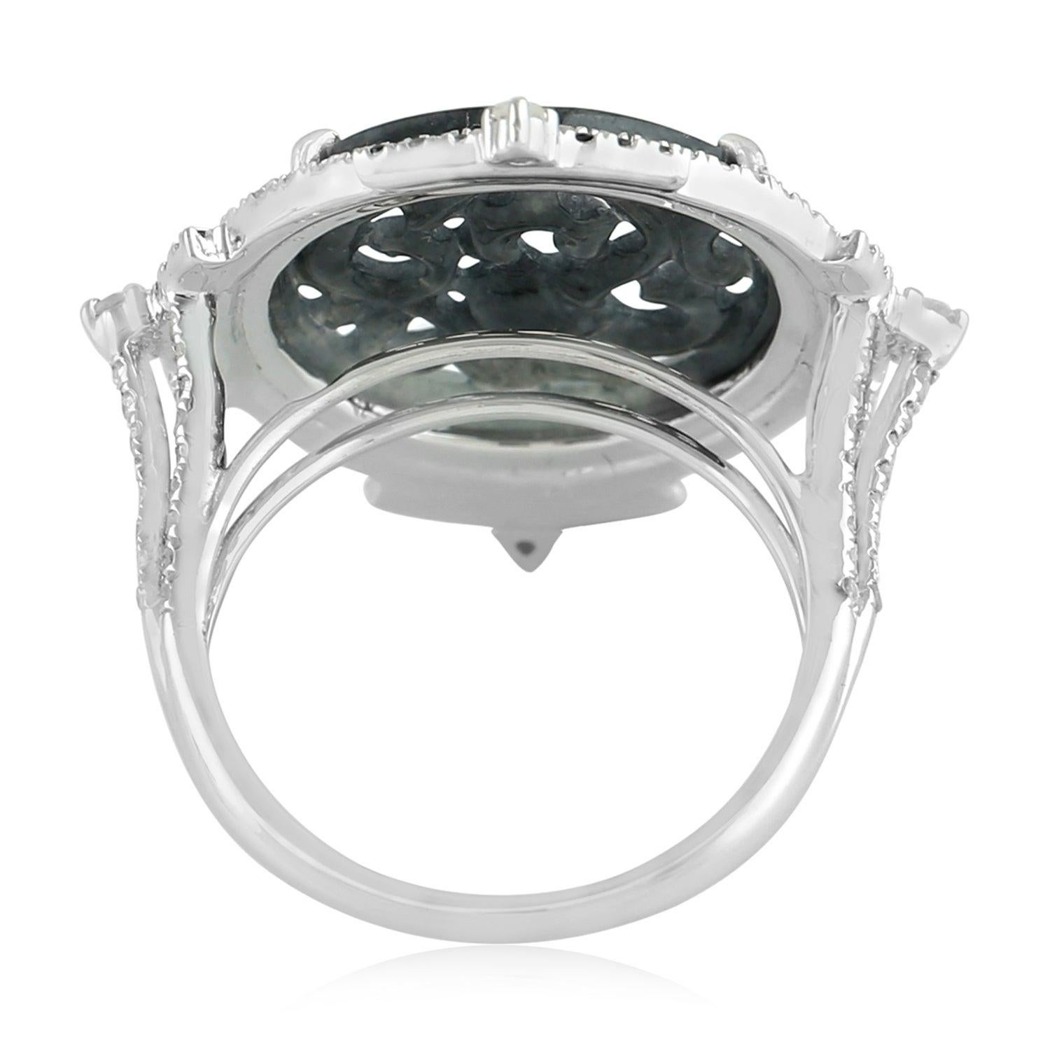 Im Angebot: Geschnitzter Diamantring aus Jade () 3