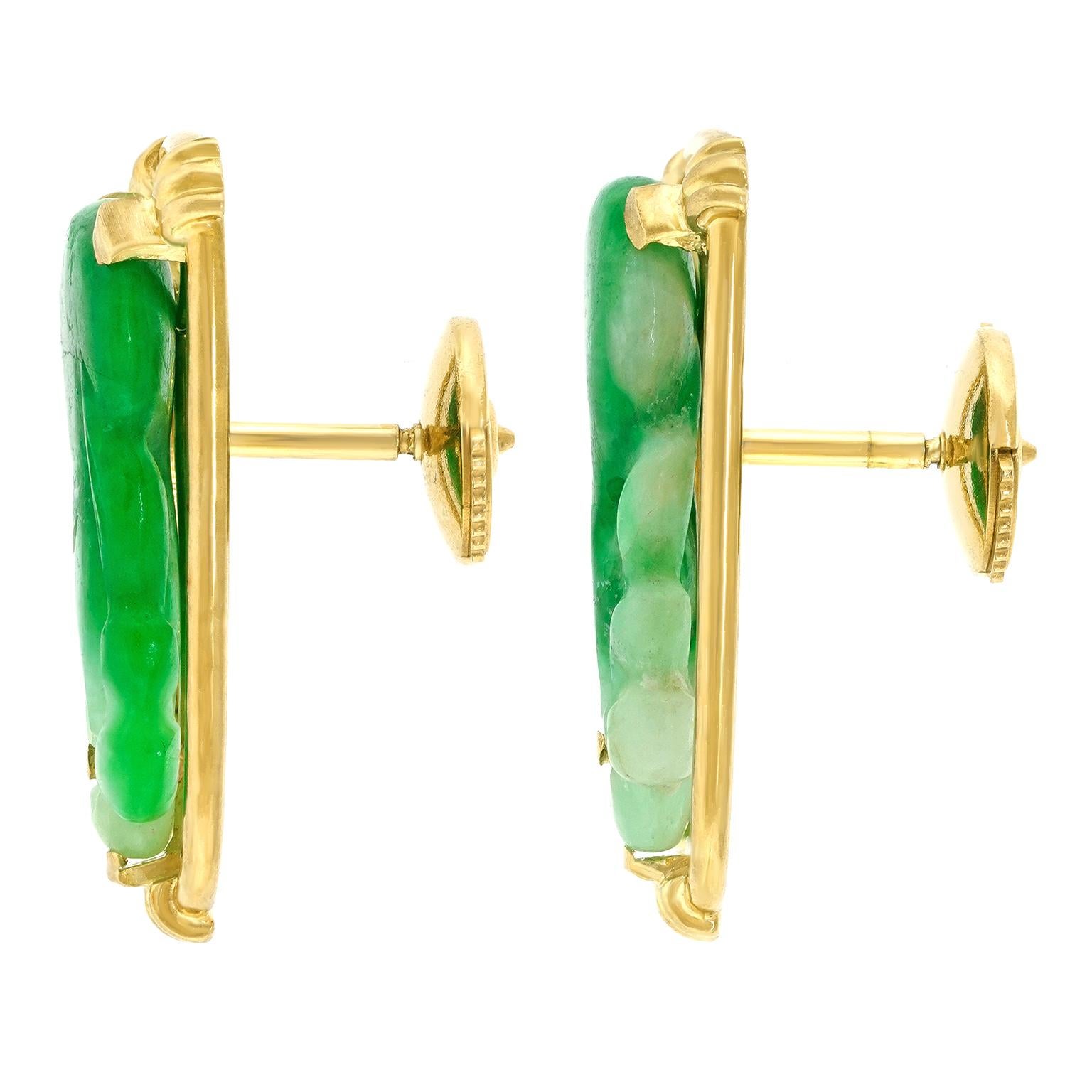 Carved Jade Earrings en vente 1
