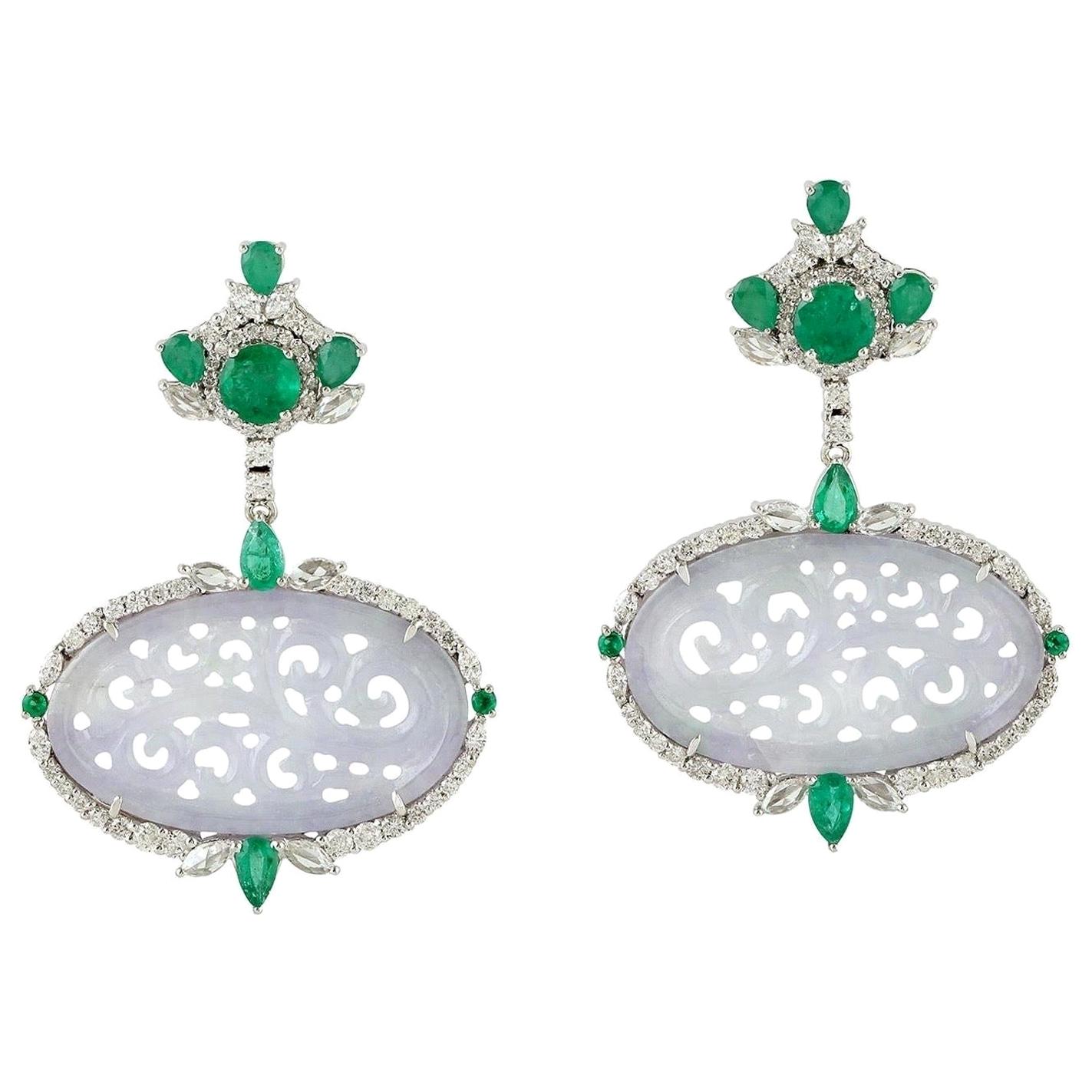 Boucles d'oreilles en or 18 carats et diamants avec jade sculpté et émeraude