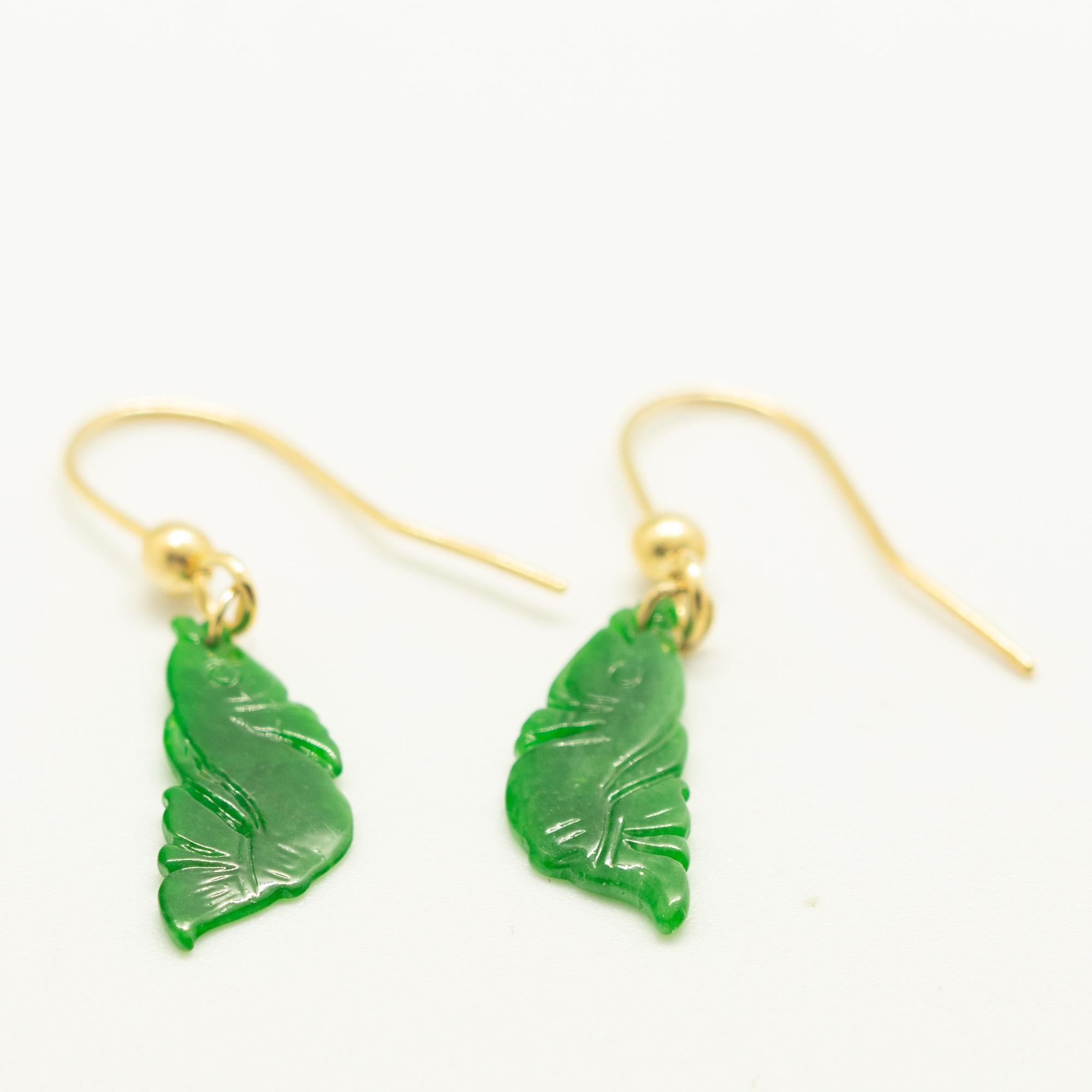 Arts and Crafts Carved Jade Fish Flower 9 Karat Yellow Gold Chain Crafted Dangle Drop Earrings For Sale