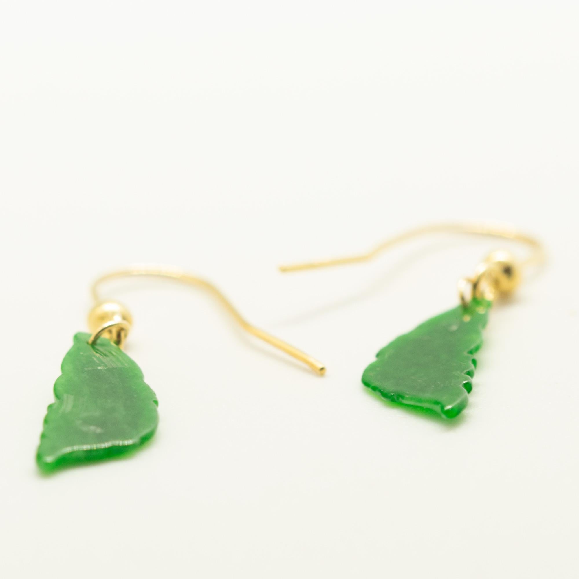 Boucles d'oreilles pendantes en forme de fleur de poisson en or jaune 9 carats sculpté avec chaîne Unisexe en vente