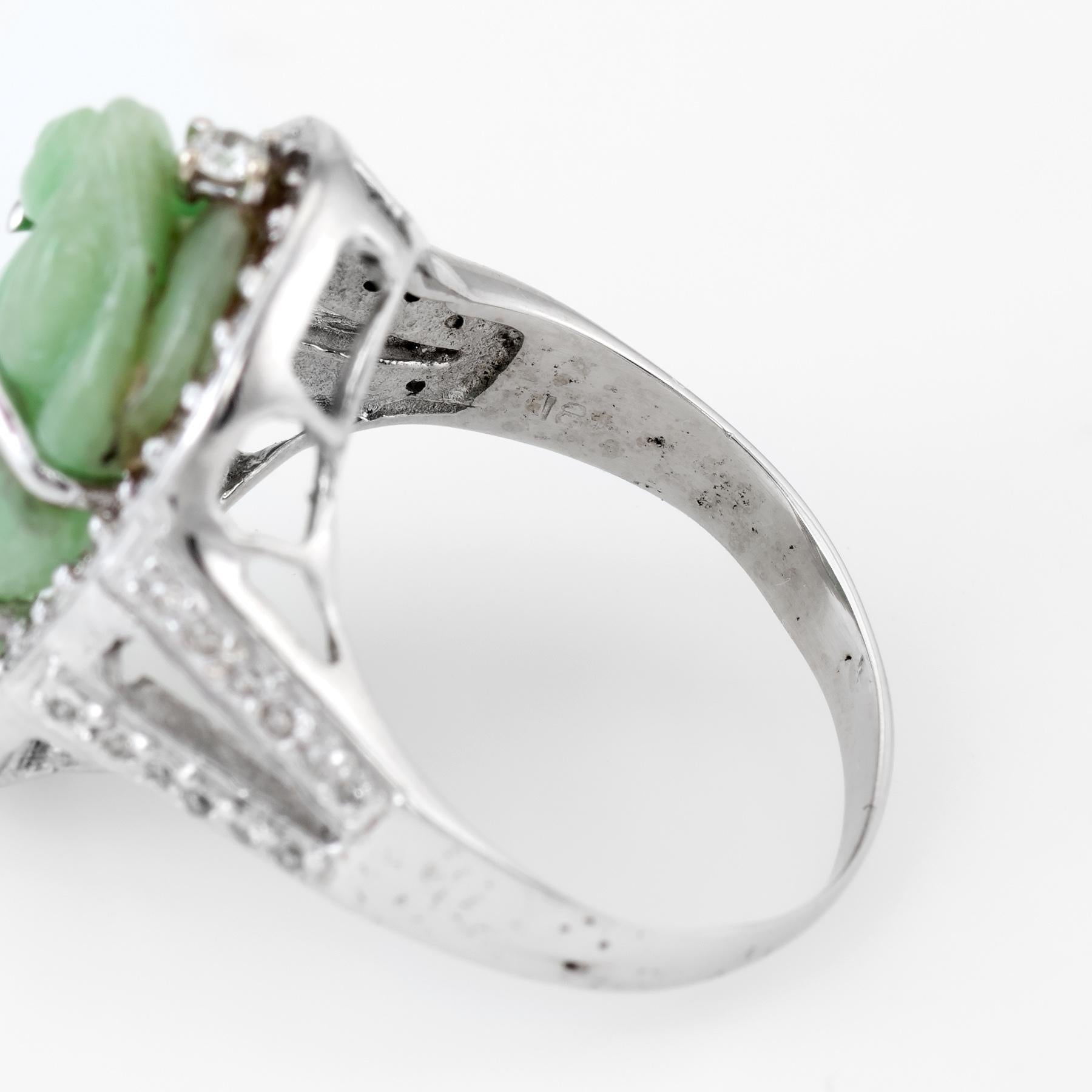 Carved Jade Frog Cocktail Ring Diamond Vintage 18 Karat White Gold Jewelry In Excellent Condition For Sale In Torrance, CA