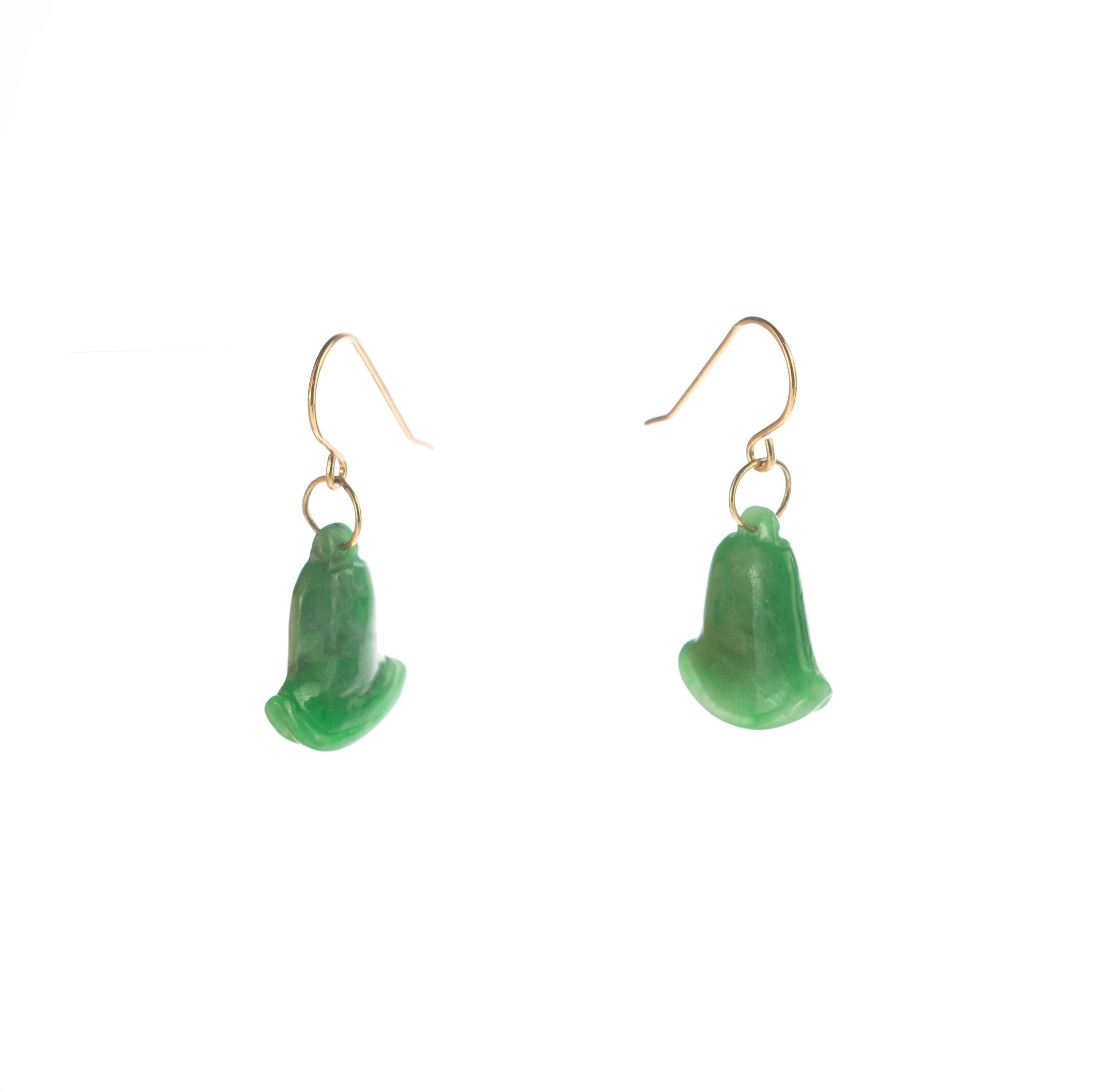Carved Jade Green Bells 18 Karat Yellow Gold Crafted Dangle Drop Chic Earrings In New Condition For Sale In Milano, IT