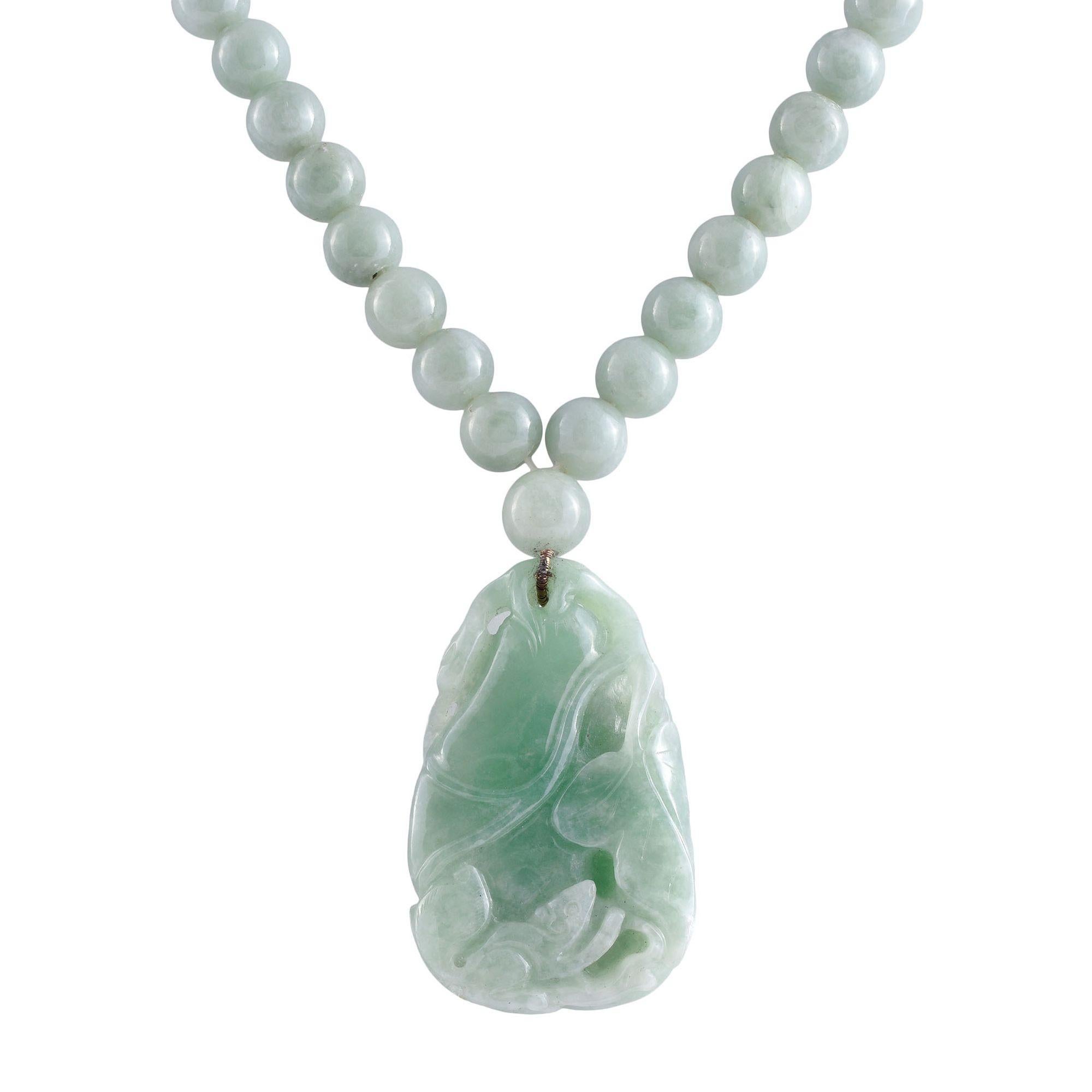 Carved Jade Necklace & Earring Suite In Good Condition For Sale In Solvang, CA