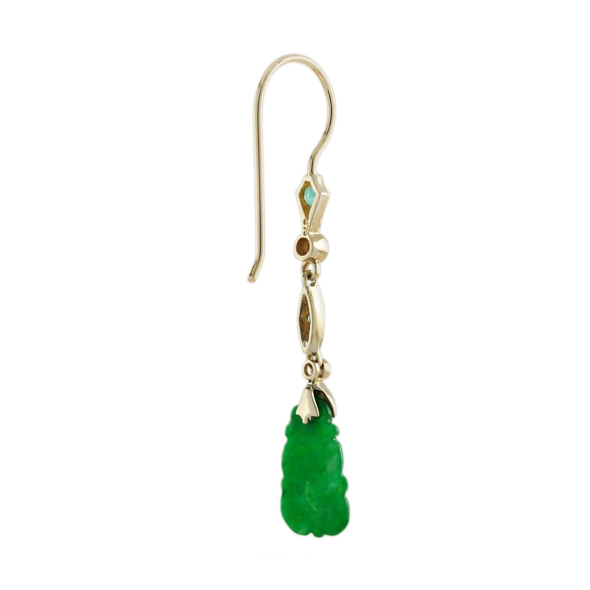 Geschnitzte Jade Perle Smaragd Diamant Vintage Stil baumeln 9K Ohrringe (Rundschliff) im Angebot