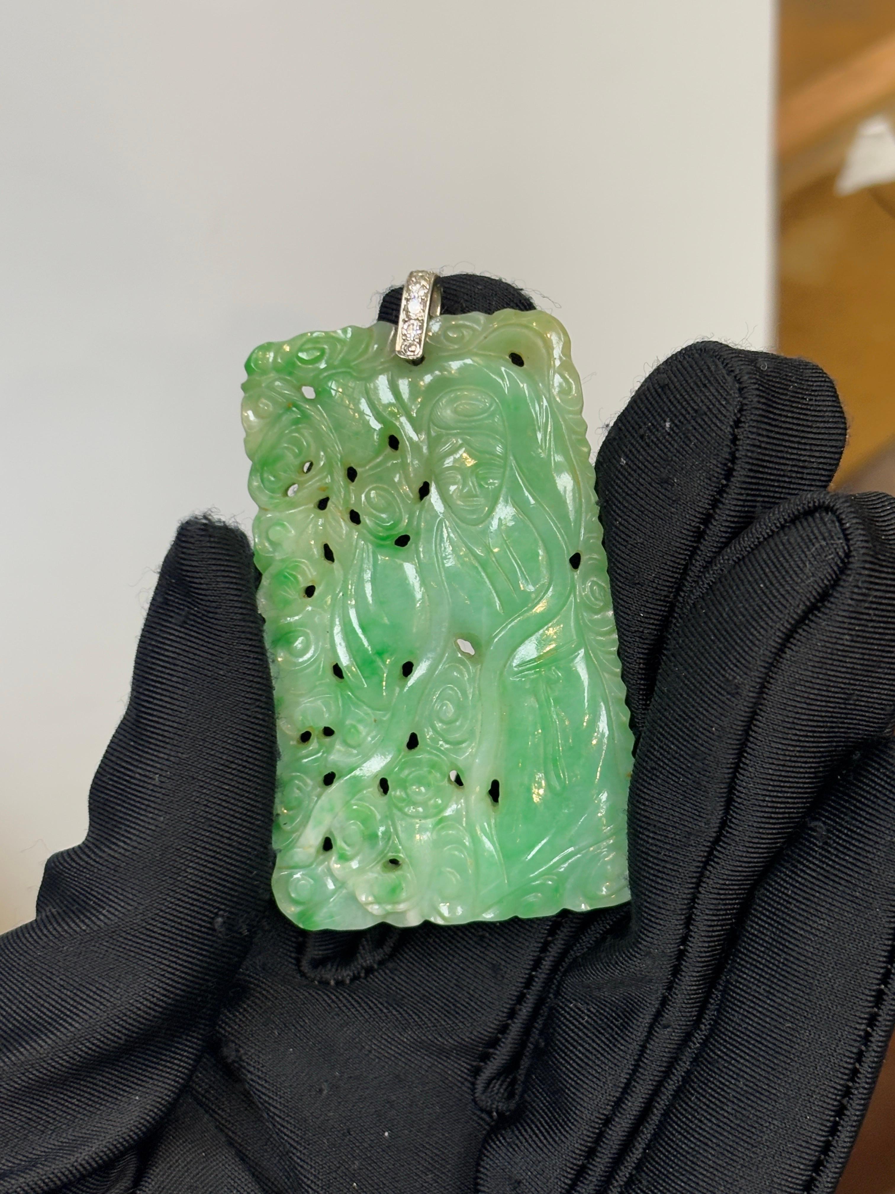 Grezzo Ciondolo di giada intagliata in vendita