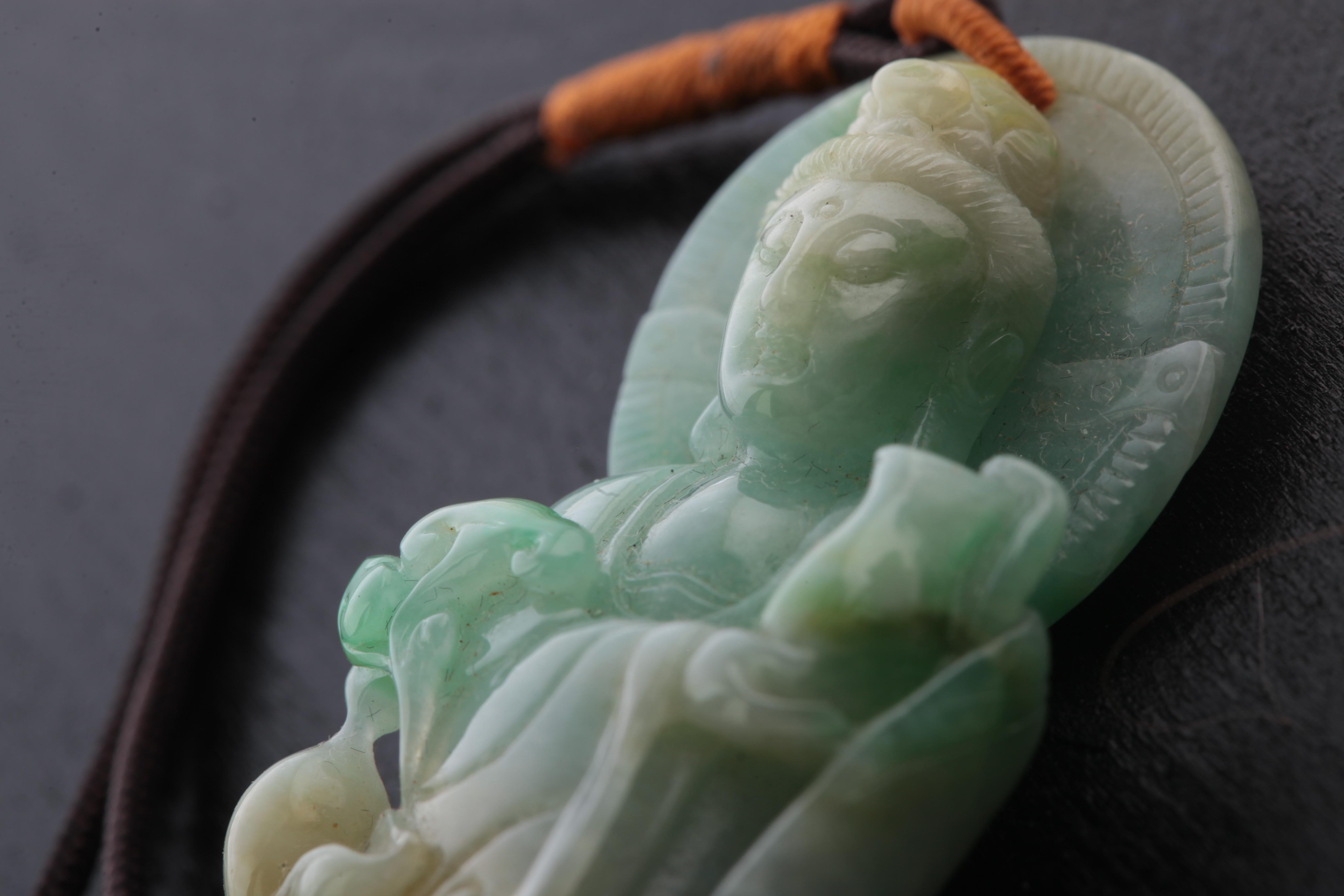 Carved Jade Pendant Natural Jadeite Jade Buddhist Statue Asian Art Female Buddha In Excellent Condition In Milano, IT