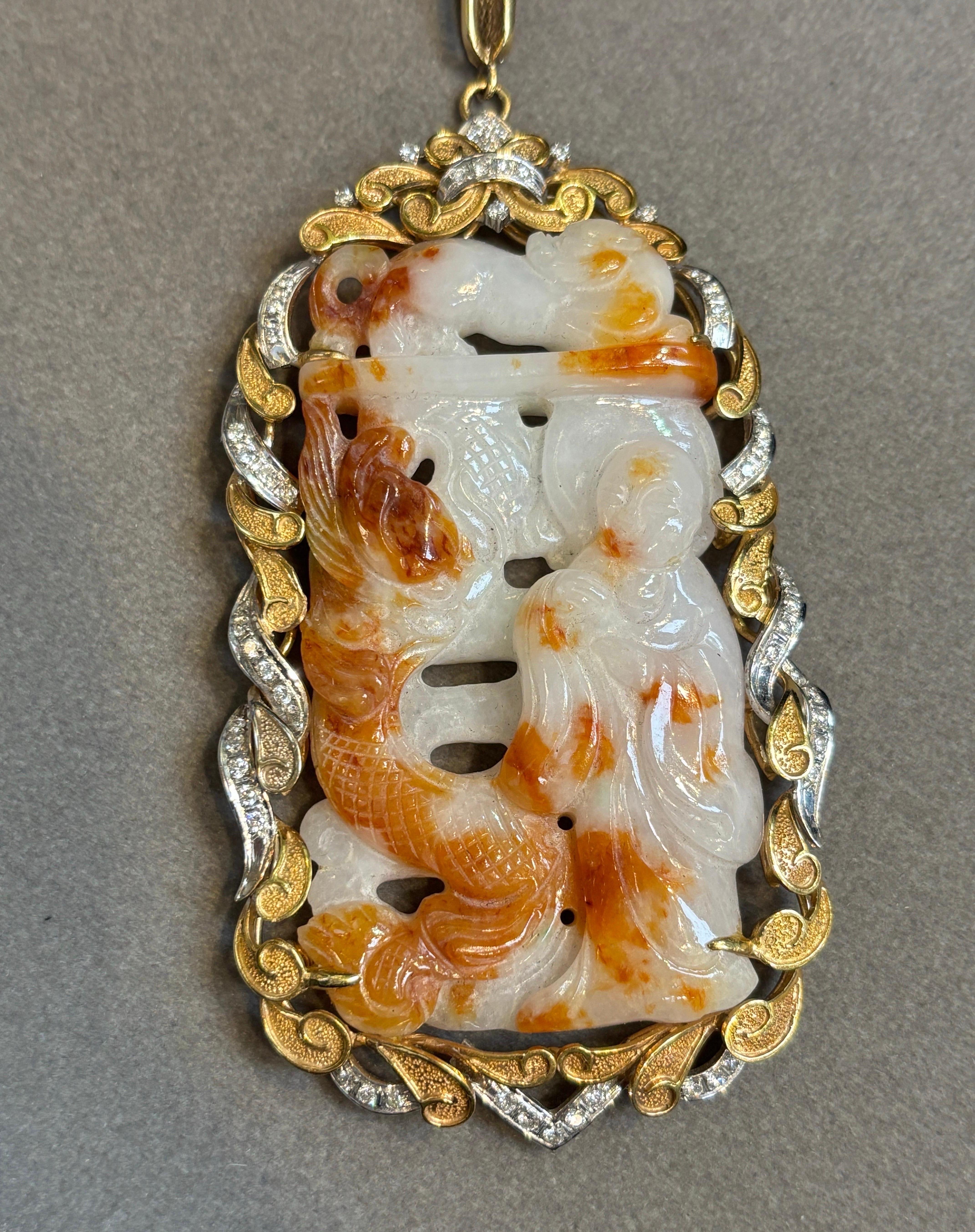 Collana con ciondolo di giada intagliata in vendita 1