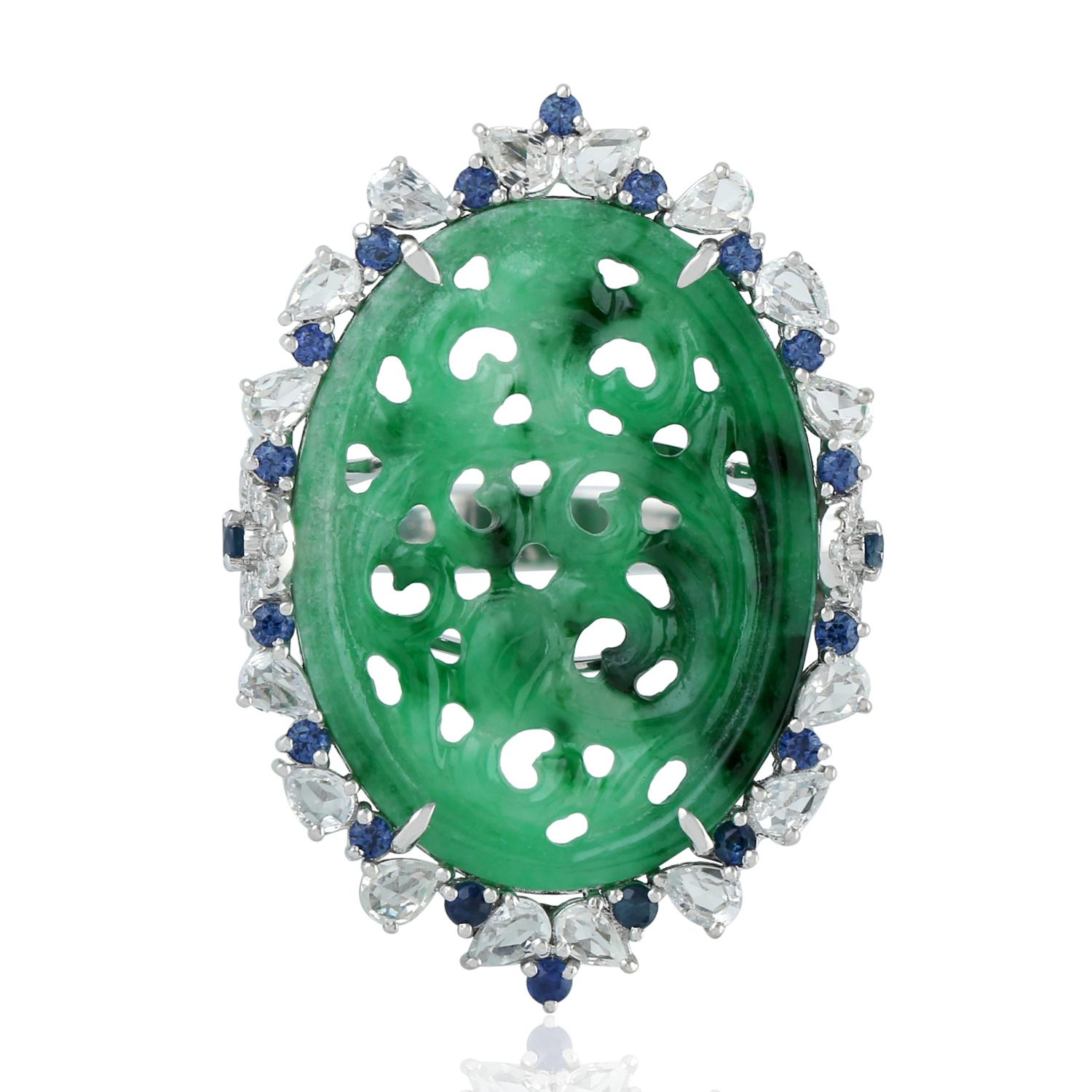 Carved Oval Green Jade Ring With Blue Sapphire & Diamonds in 18k Gold In New Condition For Sale In New York, NY