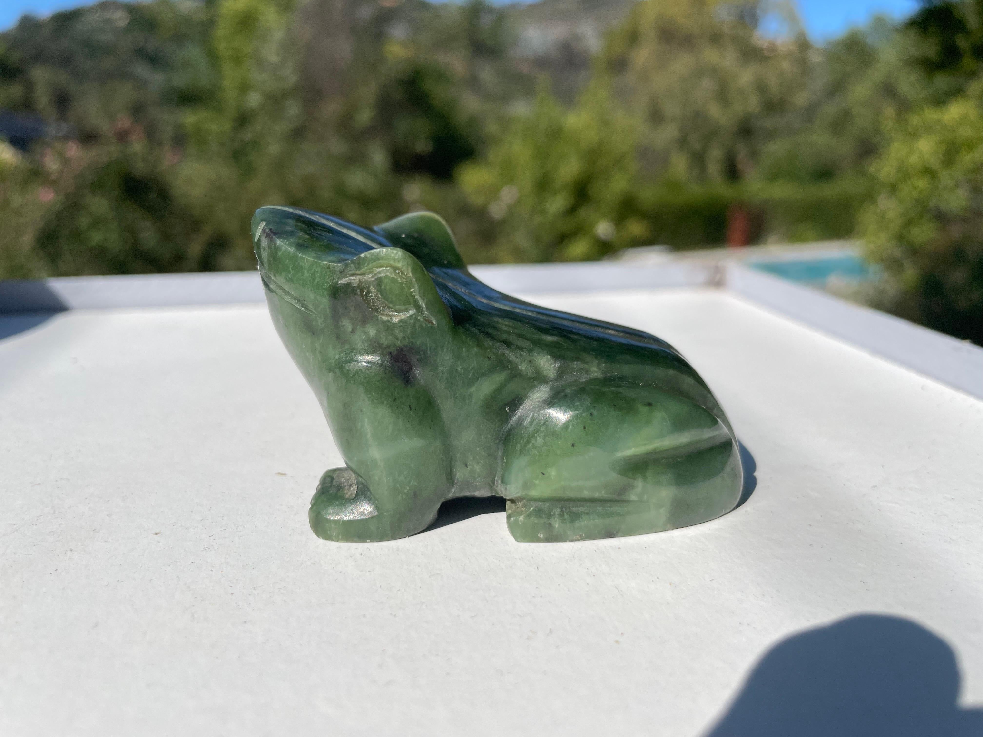 This frog is in jade, spinach jade stone. Made in china during the 20th century.
This is in a dark green color.