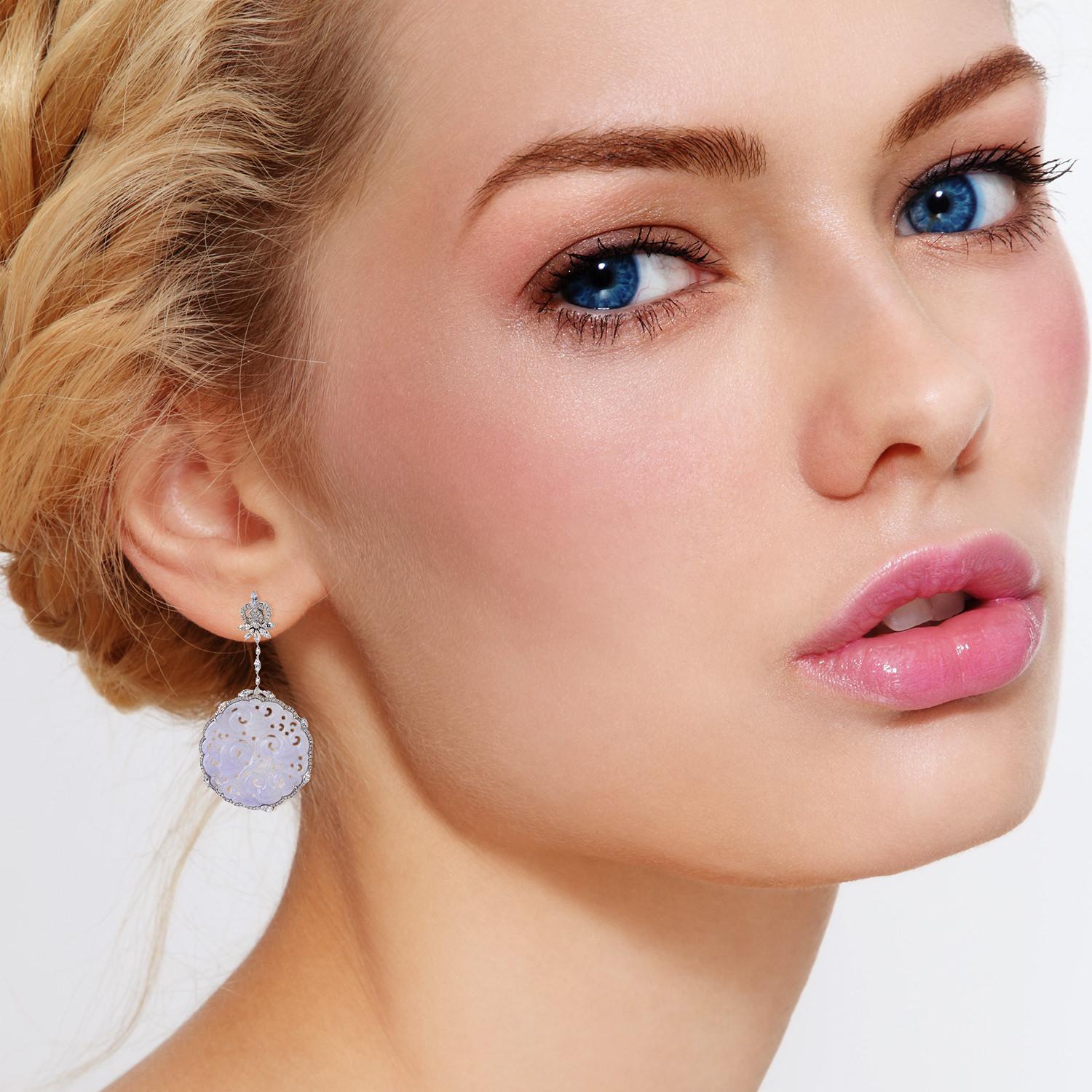 18KT:12.1g,
Diamond:1ct, 
WHITE SAPPHIRE :2.5ct,
JADE:50.2ct