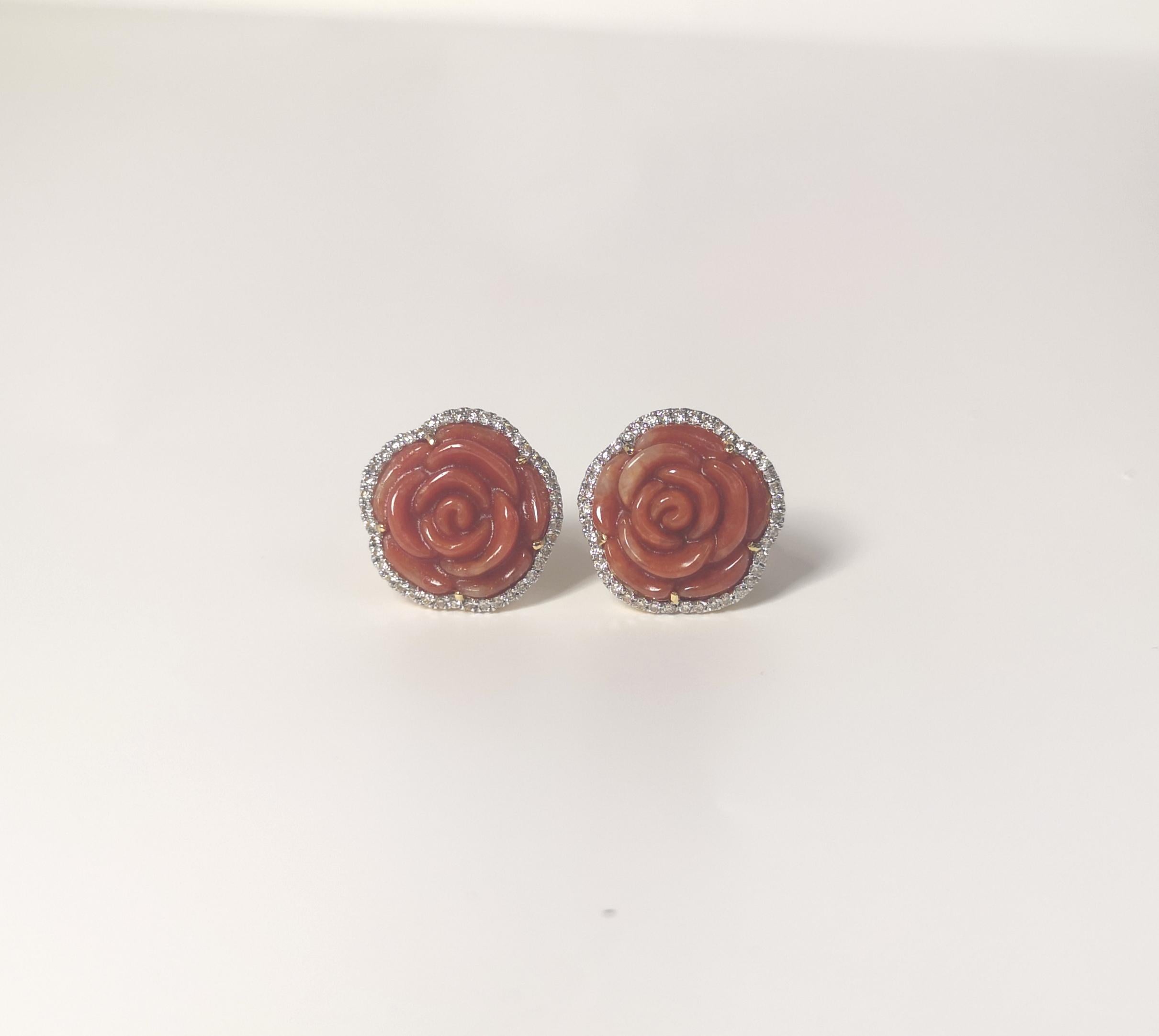 Taille mixte Boucles d'oreilles en Jade sculpté et fleurs en diamant montées sur or 18 carats en vente