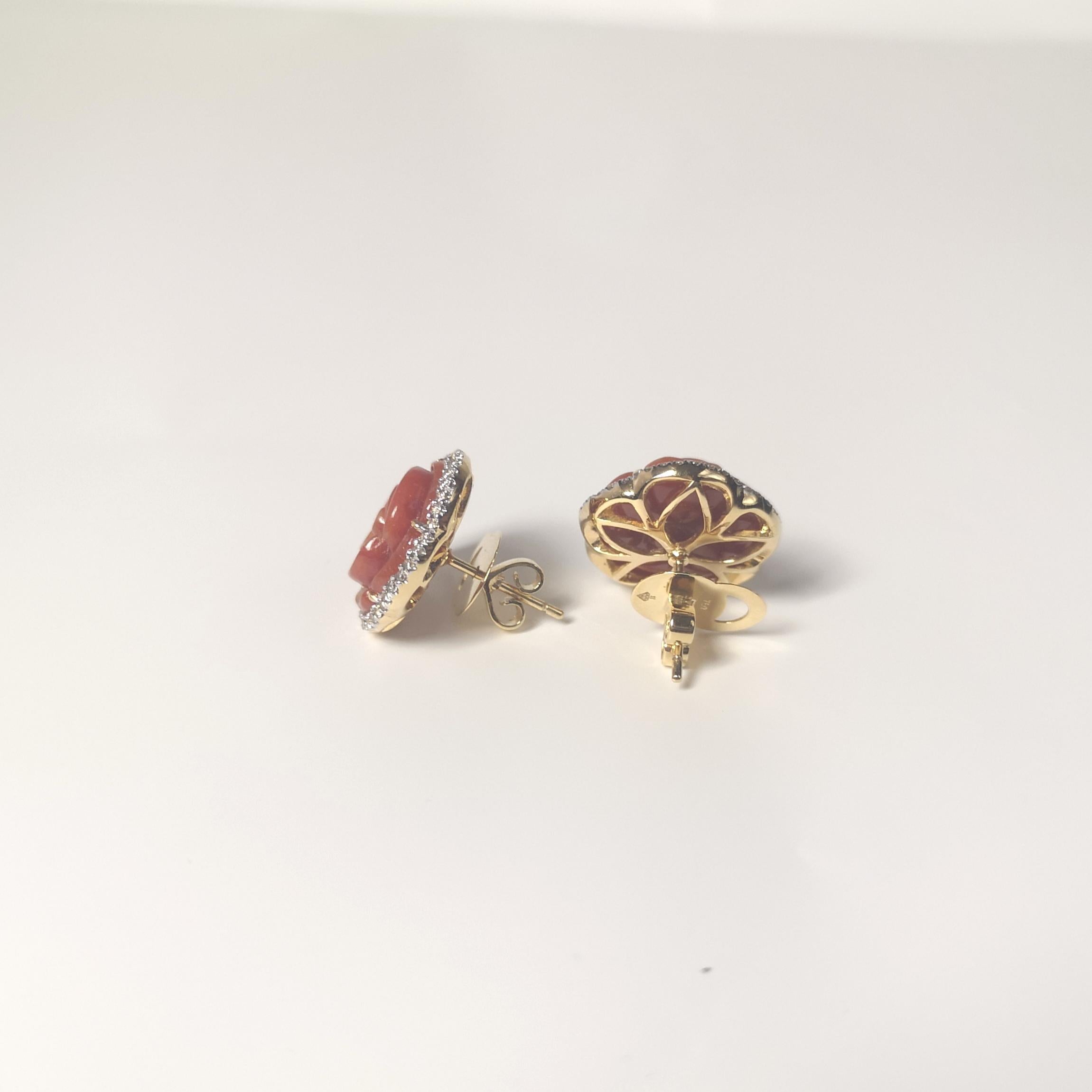 Boucles d'oreilles en Jade sculpté et fleurs en diamant montées sur or 18 carats Pour femmes en vente