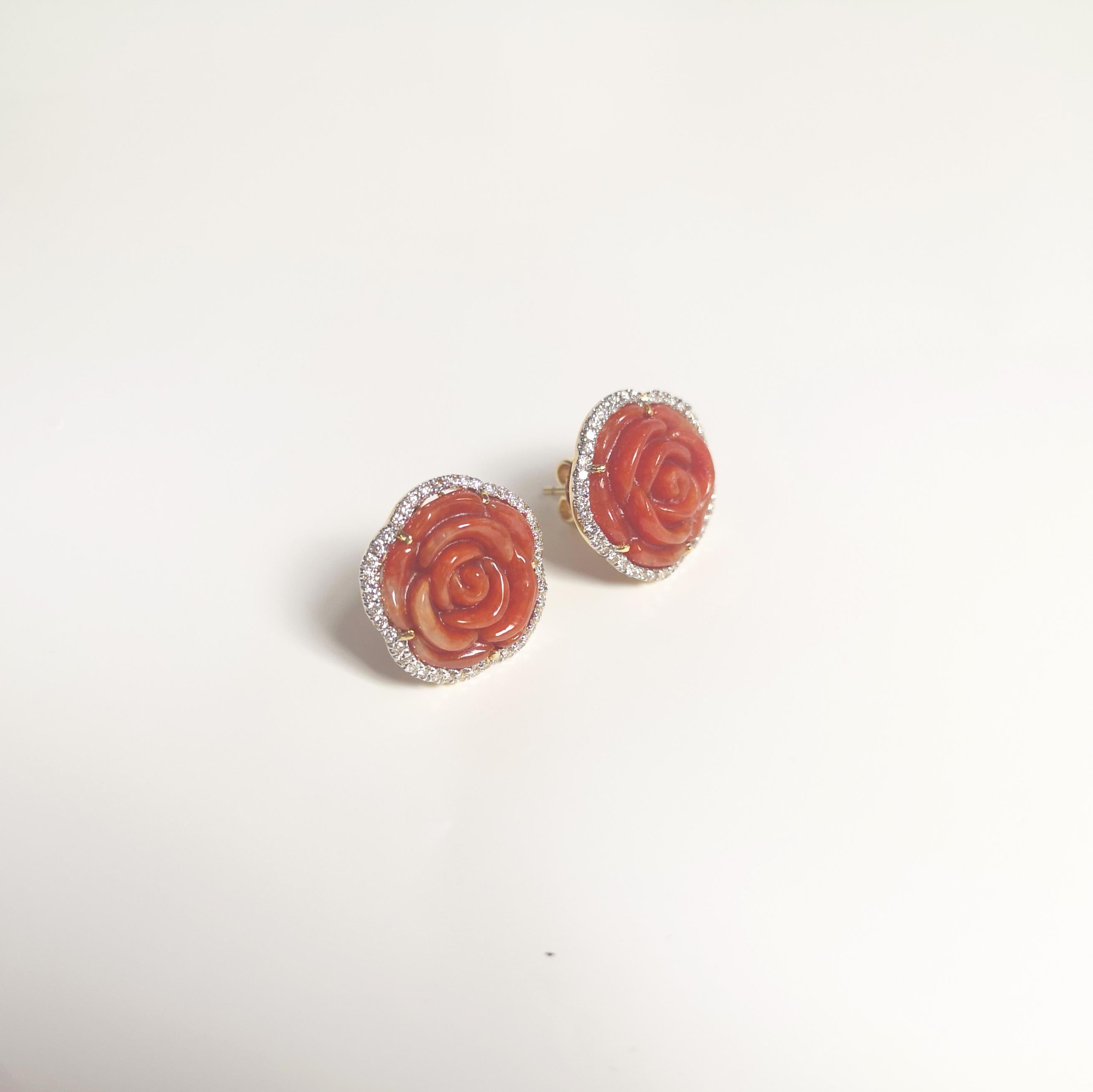Boucles d'oreilles en Jade sculpté et fleurs en diamant montées sur or 18 carats en vente 2