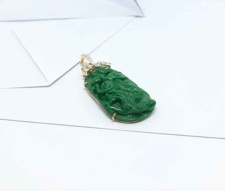 Carved Jade with Diamond Pendant Set in 18 Karat Gold Settings In New Condition For Sale In Bangkok, TH