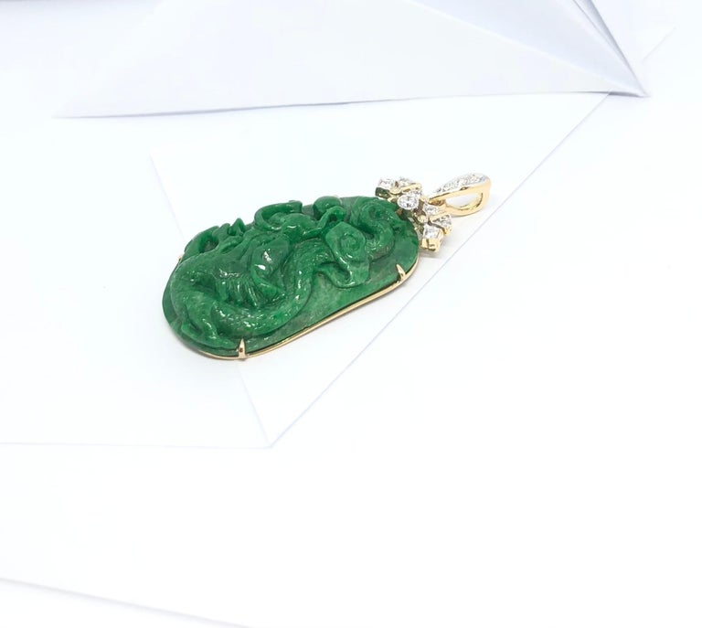 Carved Jade with Diamond Pendant Set in 18 Karat Gold Settings For Sale 2