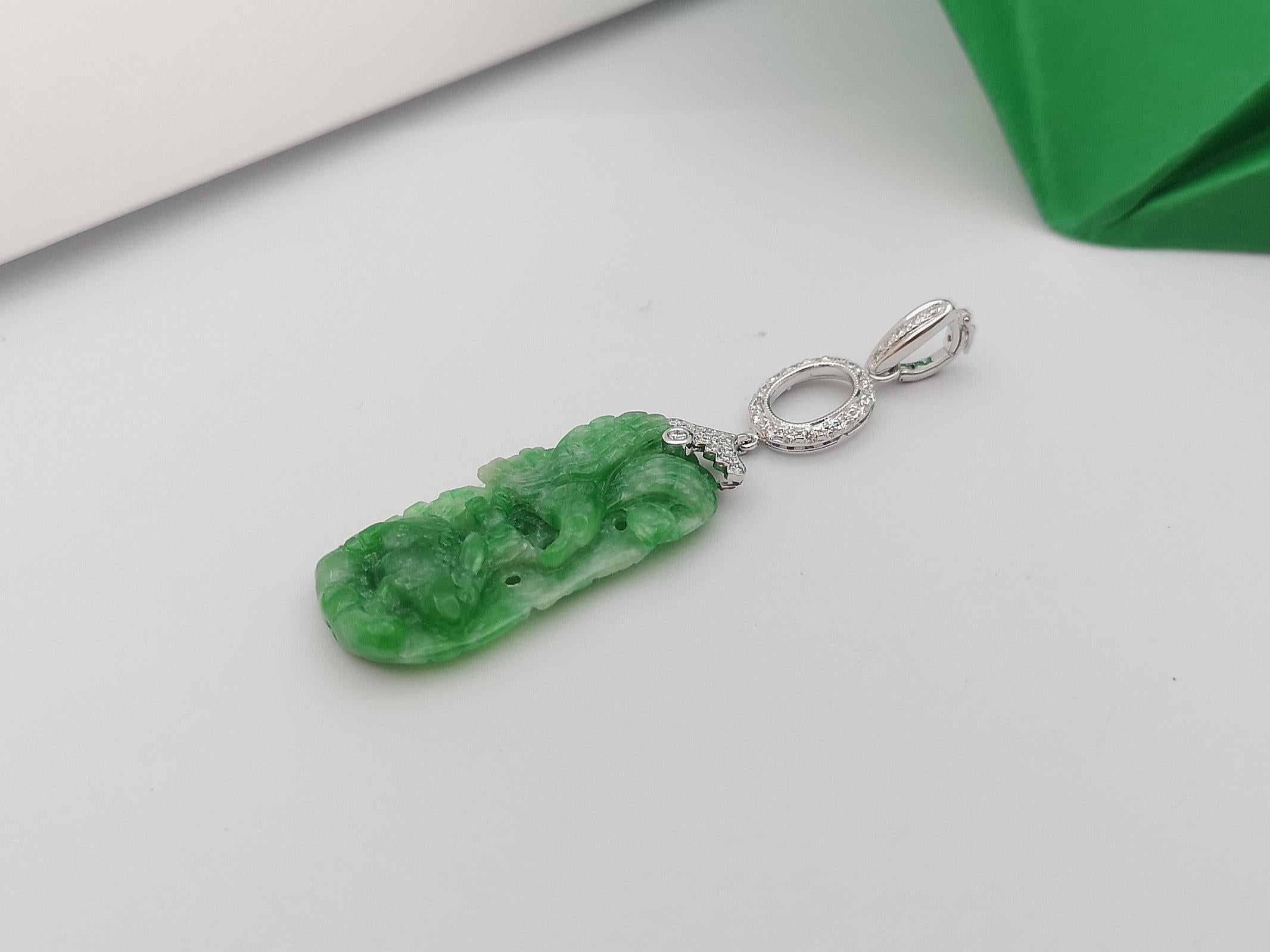 Carved Jade with Diamond Pendant Set in 18 Karat White Gold Settings In New Condition For Sale In Bangkok, TH