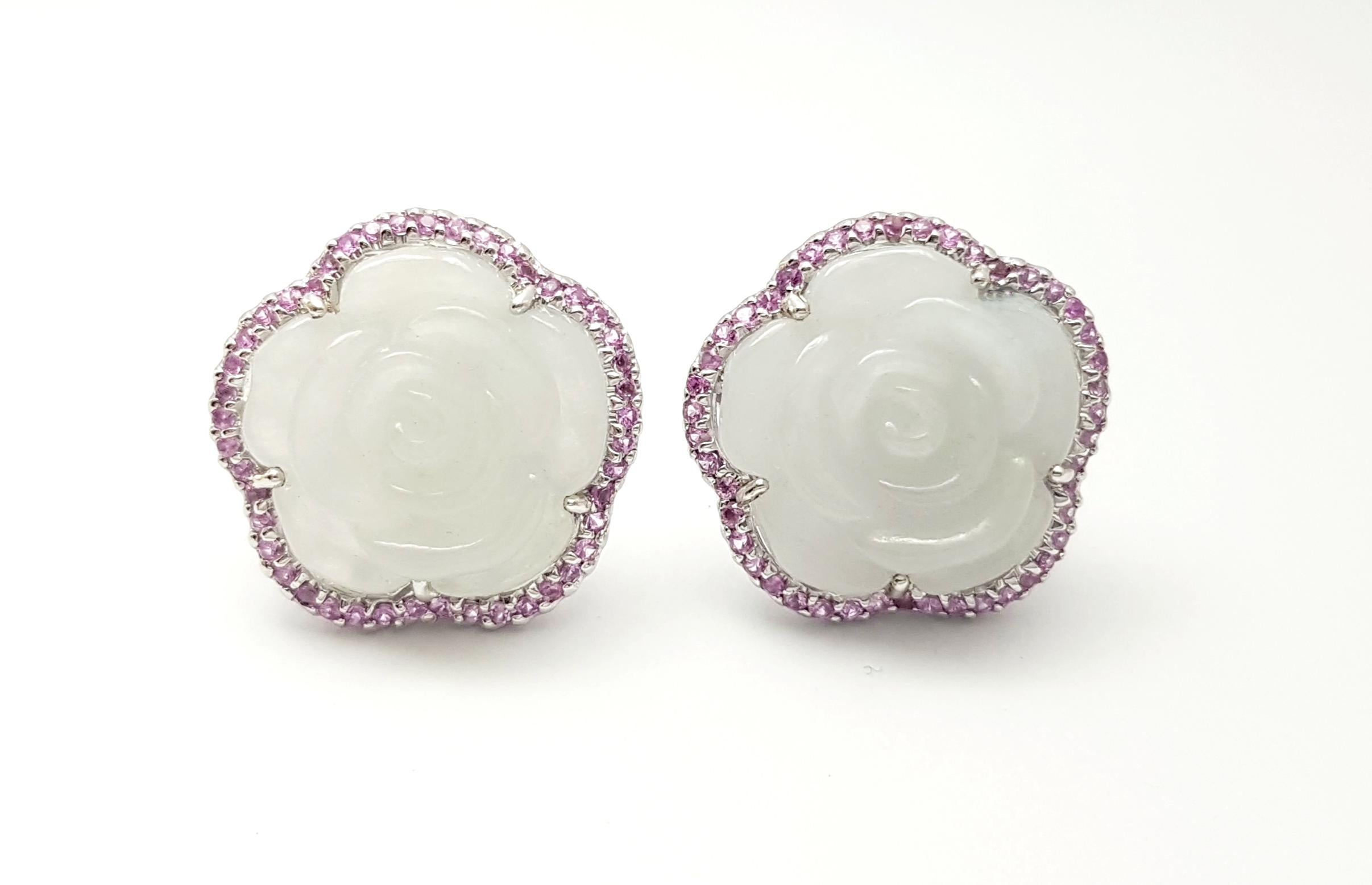 Contemporain Boucles d'oreilles en Jade sculpté et saphir rose montées sur or blanc 18 carats en vente