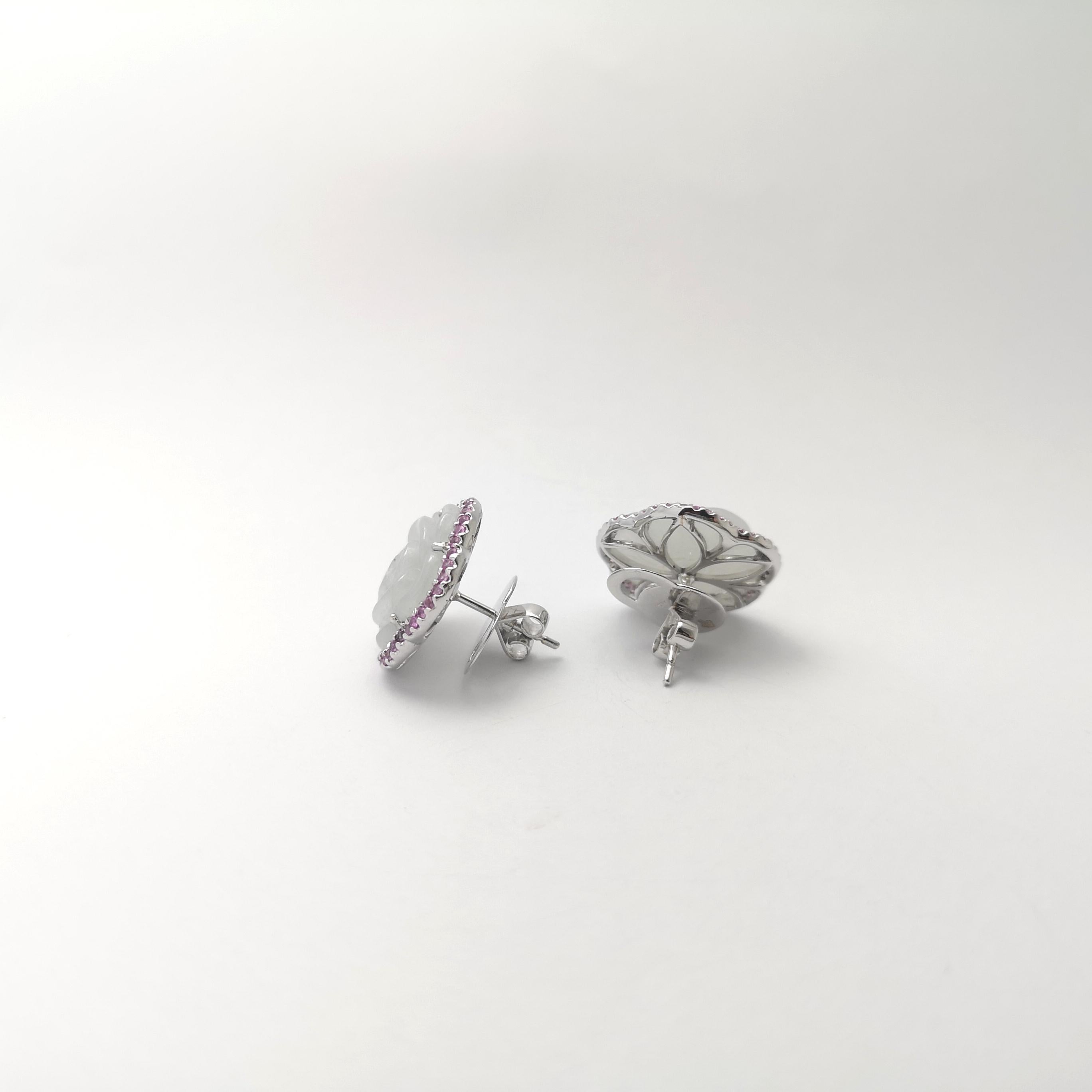Boucles d'oreilles en Jade sculpté et saphir rose montées sur or blanc 18 carats Unisexe en vente