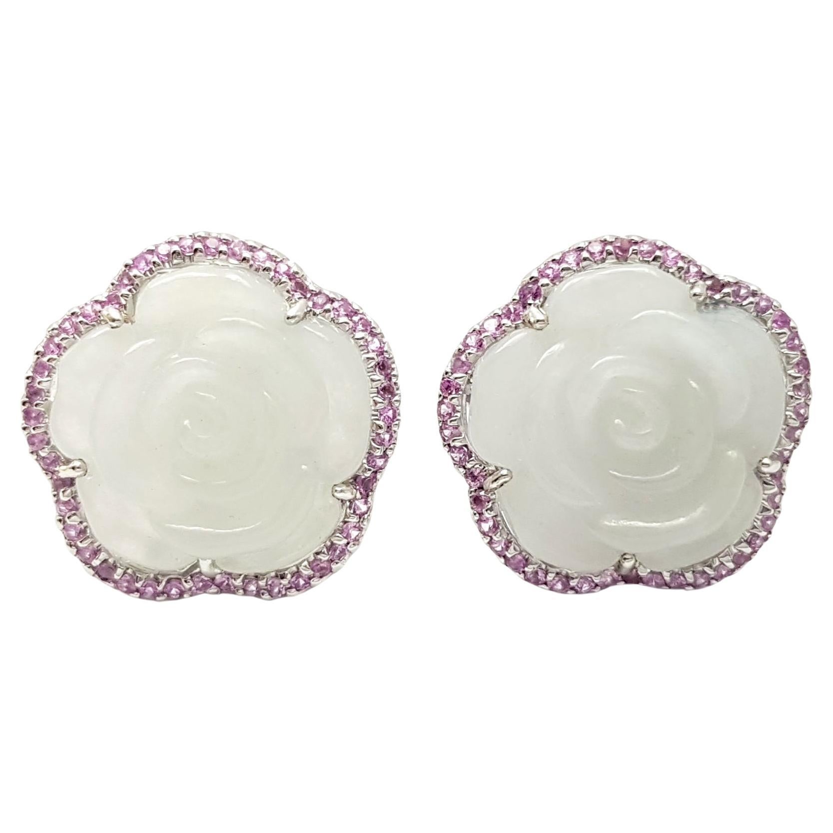 Orecchini di giada intagliata con zaffiri rosa incastonati in oro bianco 18K