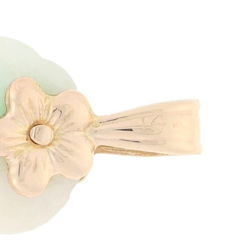 Pendentif en jadéite sculptée, motif botanique en or jaune 14 carats Pour femmes en vente