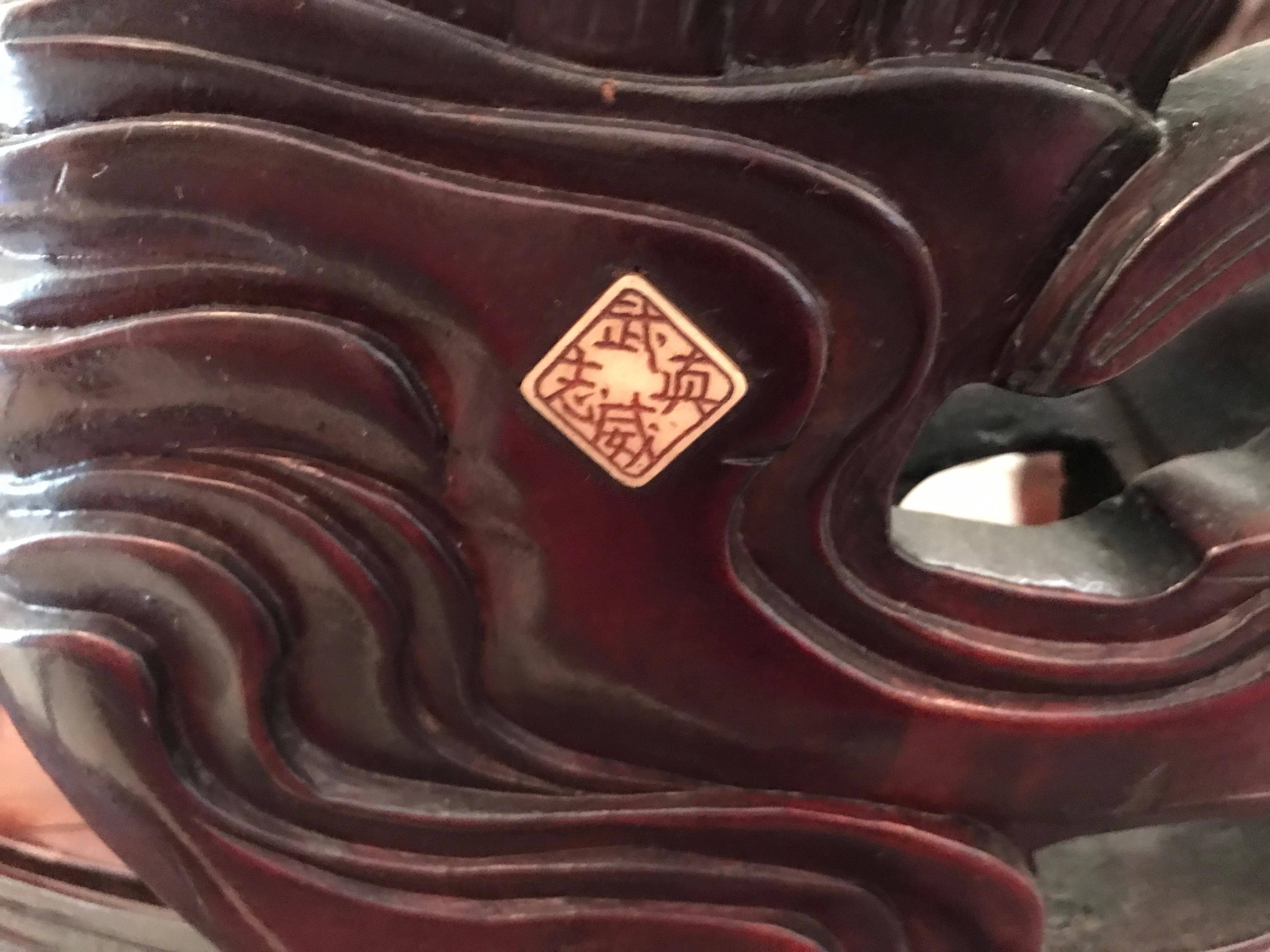 Chaise japonaise sculptée avec  « 3 Monkeys » en vente 2