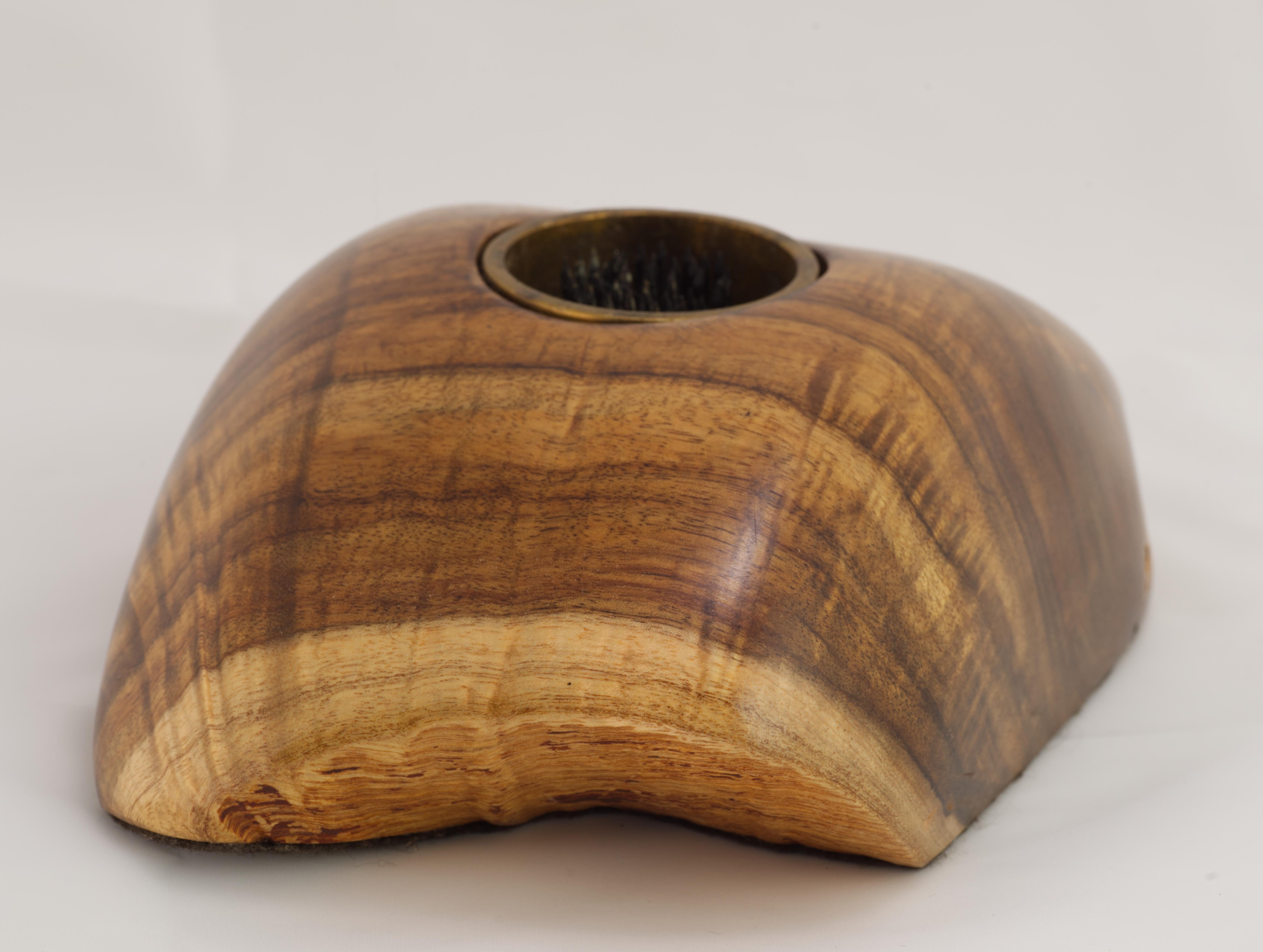 Jarrón Ikebana de Madera de Koa Tallada y Latón, Hawaii Hecho a mano en venta