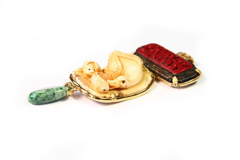 Carved Lacquer Amazonite Gold Goose Netsuke Pendant In New Condition For Sale In Milan, IT