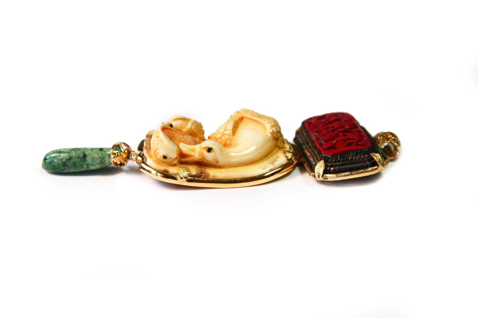 Pendentif Netsuke ancien en laque sculptée, or et amazonite en forme d'oie en vente 3