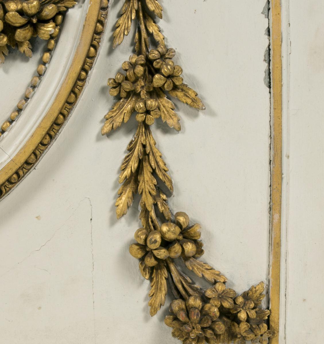 Doré Boiseries sculptées, laquées et dorées du XVIIIe siècle. en vente