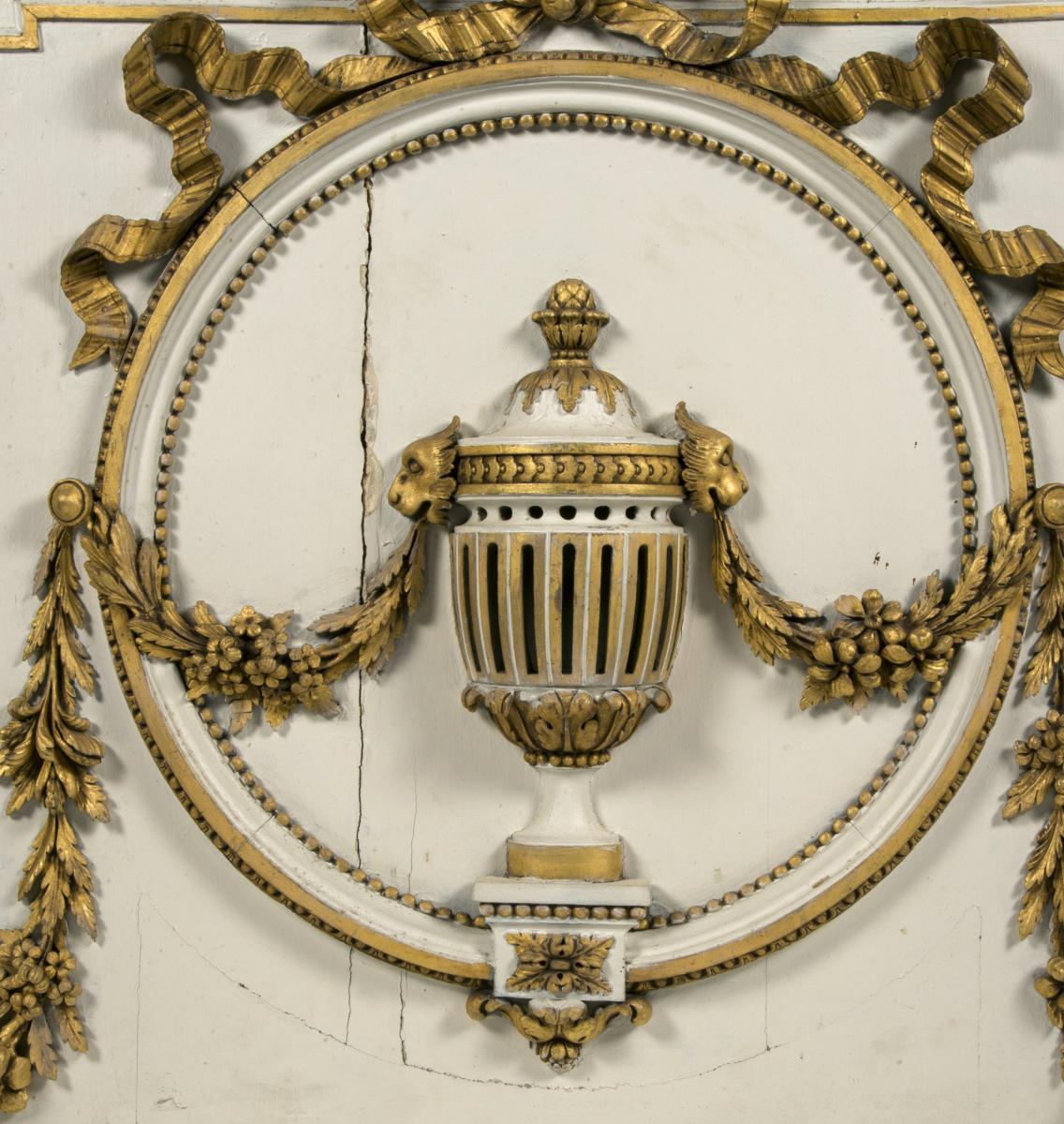 Boiseries sculptées, laquées et dorées du XVIIIe siècle. Bon état - En vente à Saint-Ouen, FR