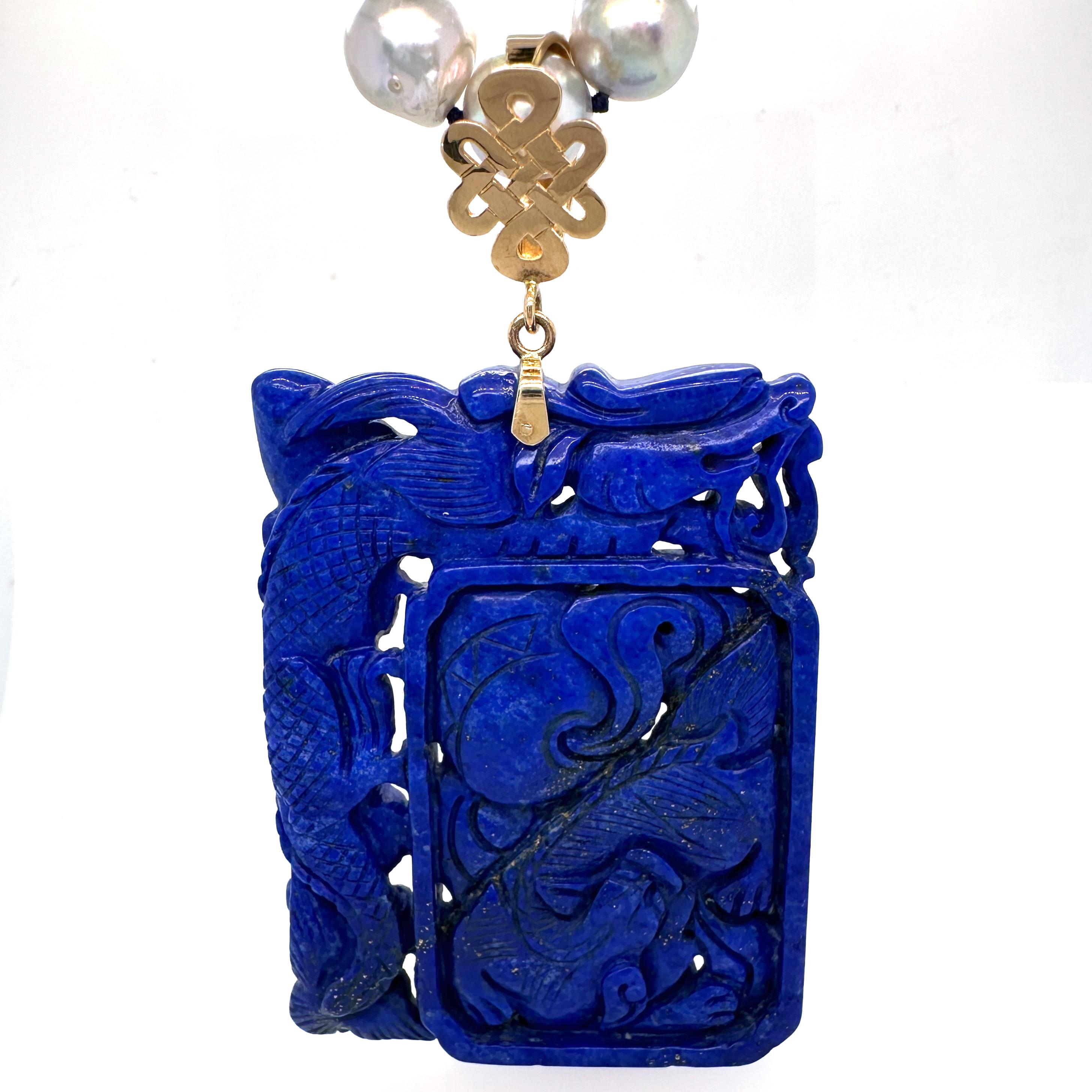 Ciondolo con drago di Lapis intagliato e collana di perle Akoya barocche da 9 mm in argento e blu da 18