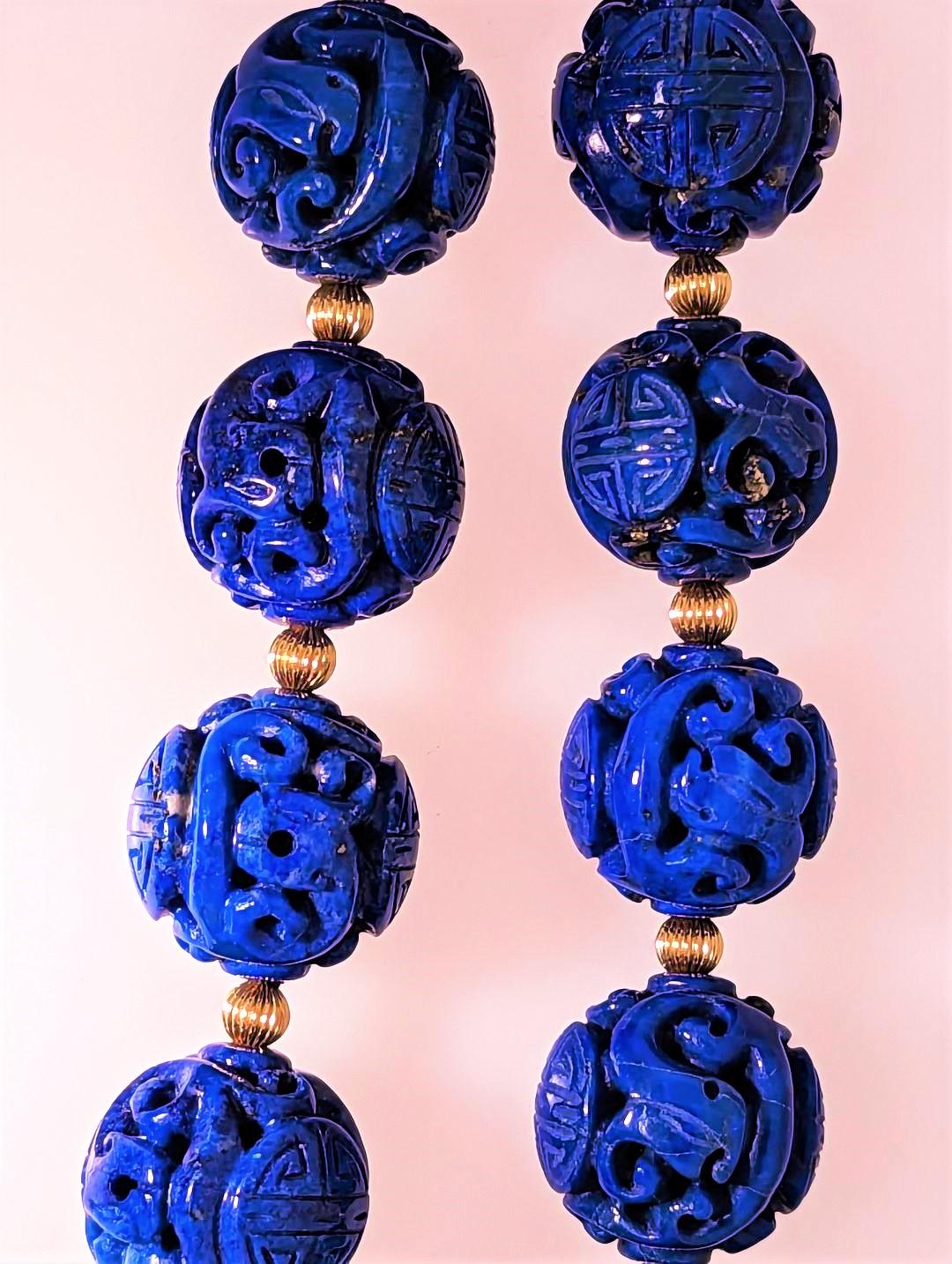 Geschnitzte Lapislazuli-Halskette mit 14K Gold Wellenschliff-Perlen (Art nouveau)
