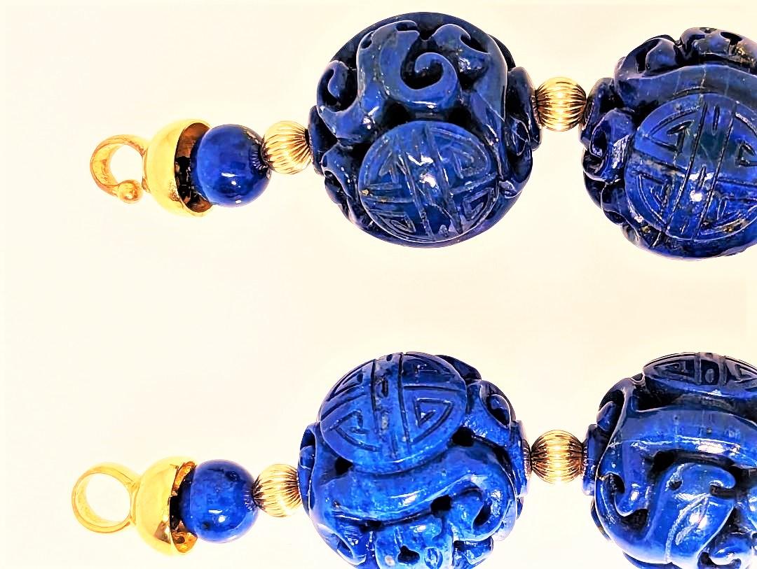 Geschnitzte Lapislazuli-Halskette mit 14K Gold Wellenschliff-Perlen im Zustand „Neu“ in West Palm Beach, FL