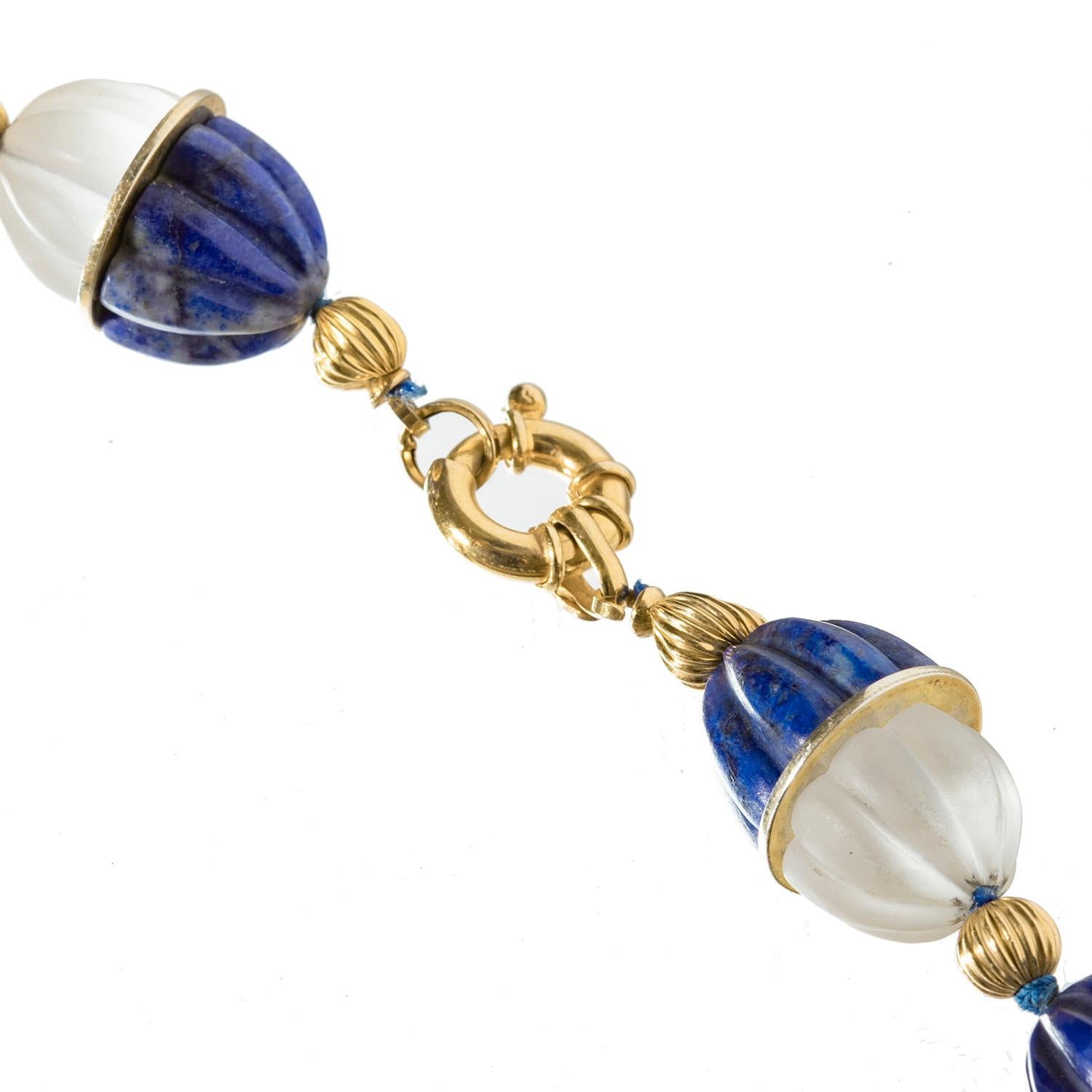 Collana di perle d'oro con cristalli di rocca di lapislazzuli intagliati In condizioni ottime in vendita a Palm Beach, FL
