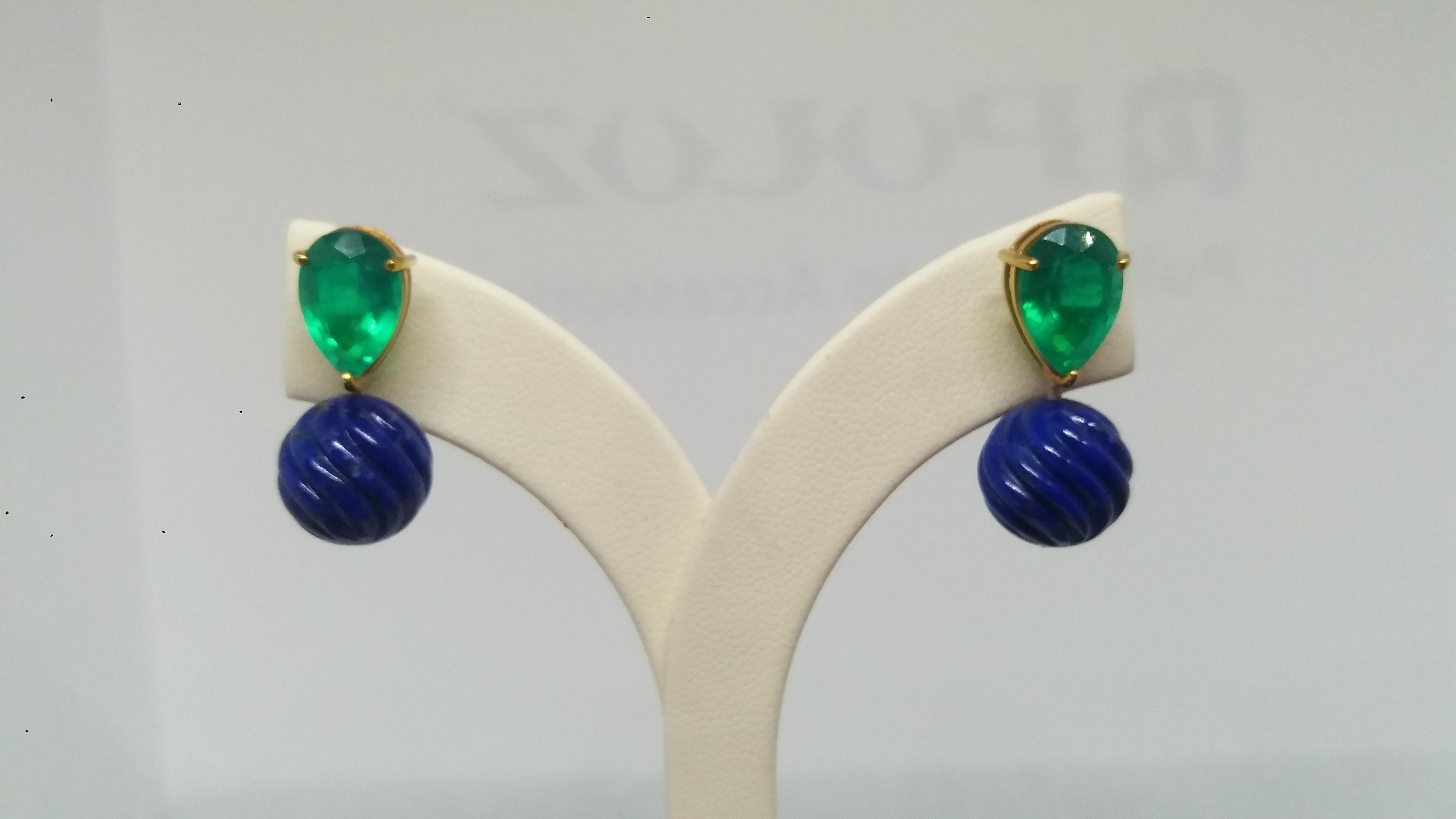 Contemporary Carved Lapis Lazuli Round Beads Green Quartz 14 Karat Yellow Gold Earrings For Sale