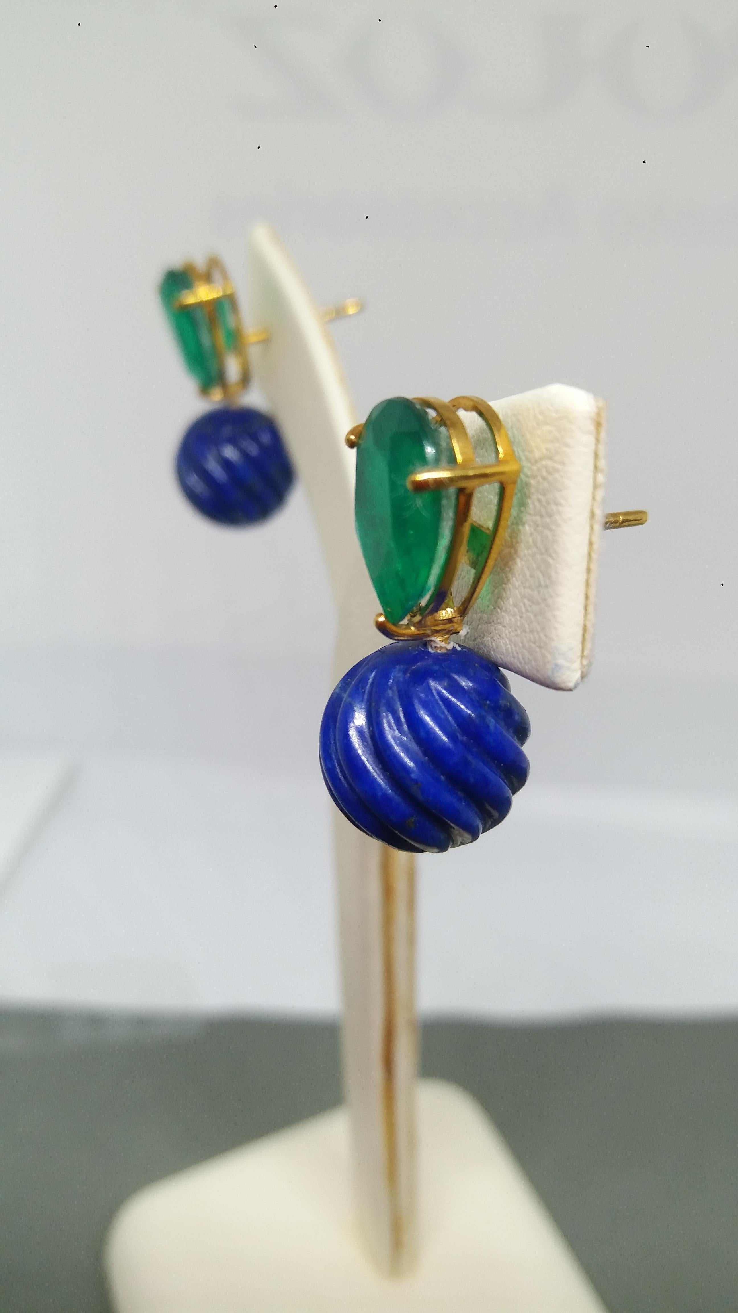 Carved Lapis Lazuli Round Beads Green Quartz 14 Karat Yellow Gold Earrings For Sale 2