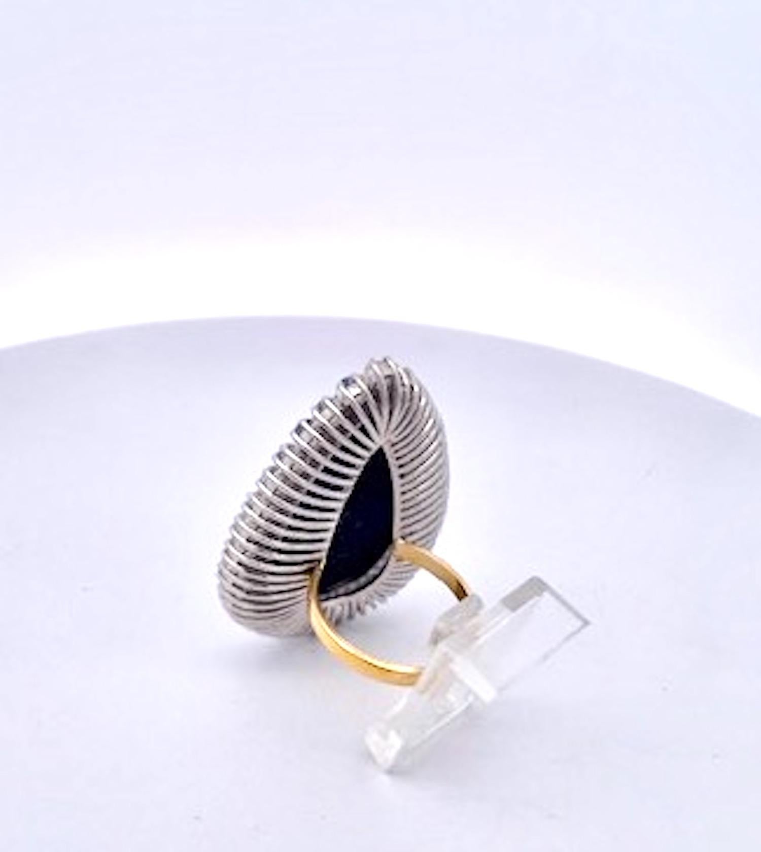 Anello con pietra di Lapis e diamanti intagliati 14K in vendita 1