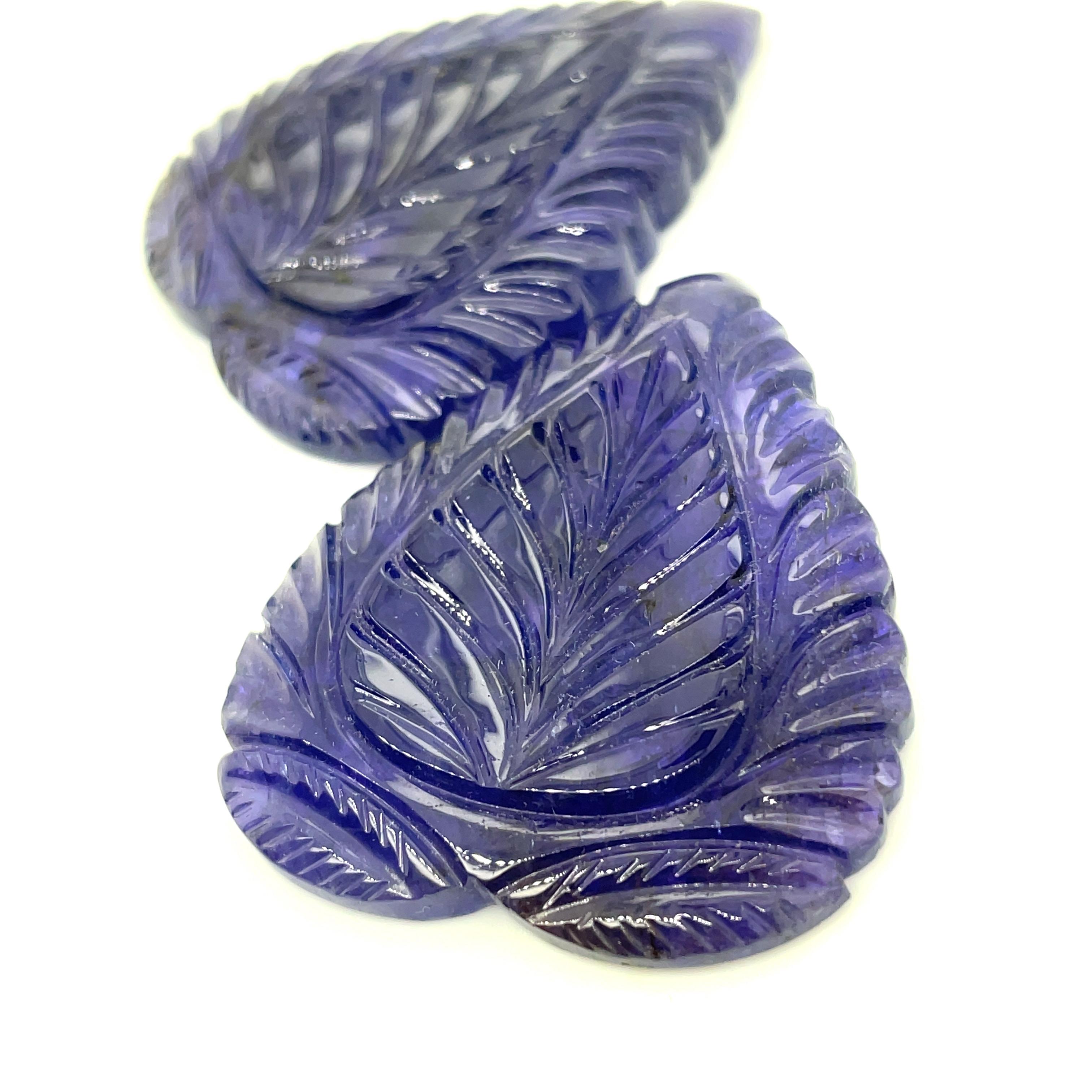 Tanzanite sculptée à feuilles Cts 164.44  en vente 2