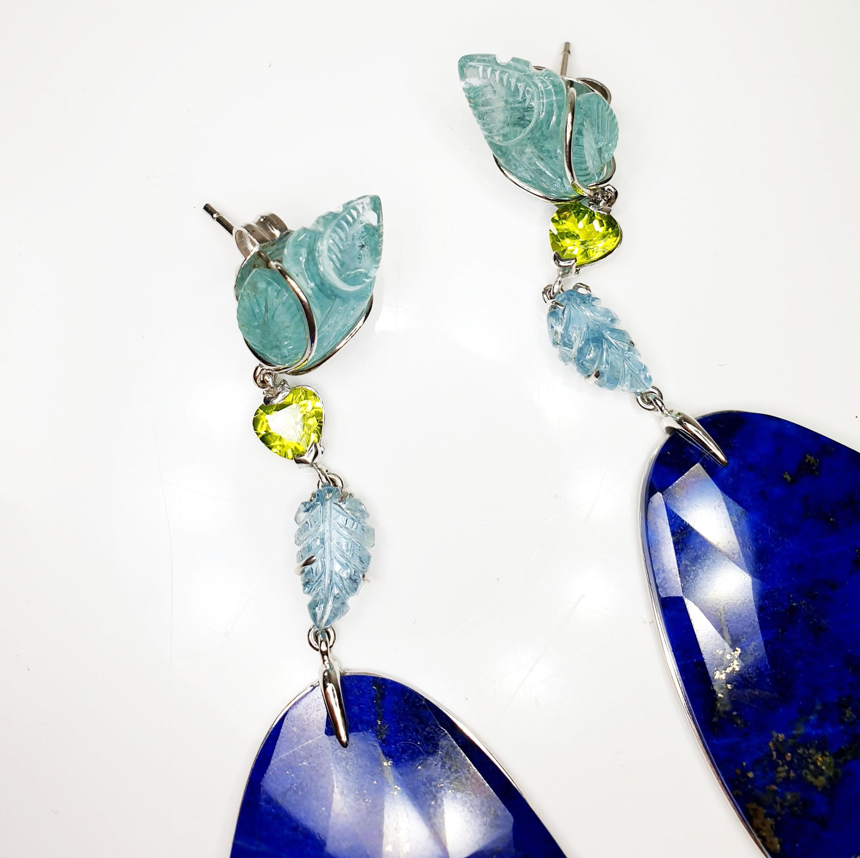 Carved Leafs Aquamarines Peridot in 18k Gold Earrings with Lapis Lazuli Drops In New Condition For Sale In Bilbao, ES