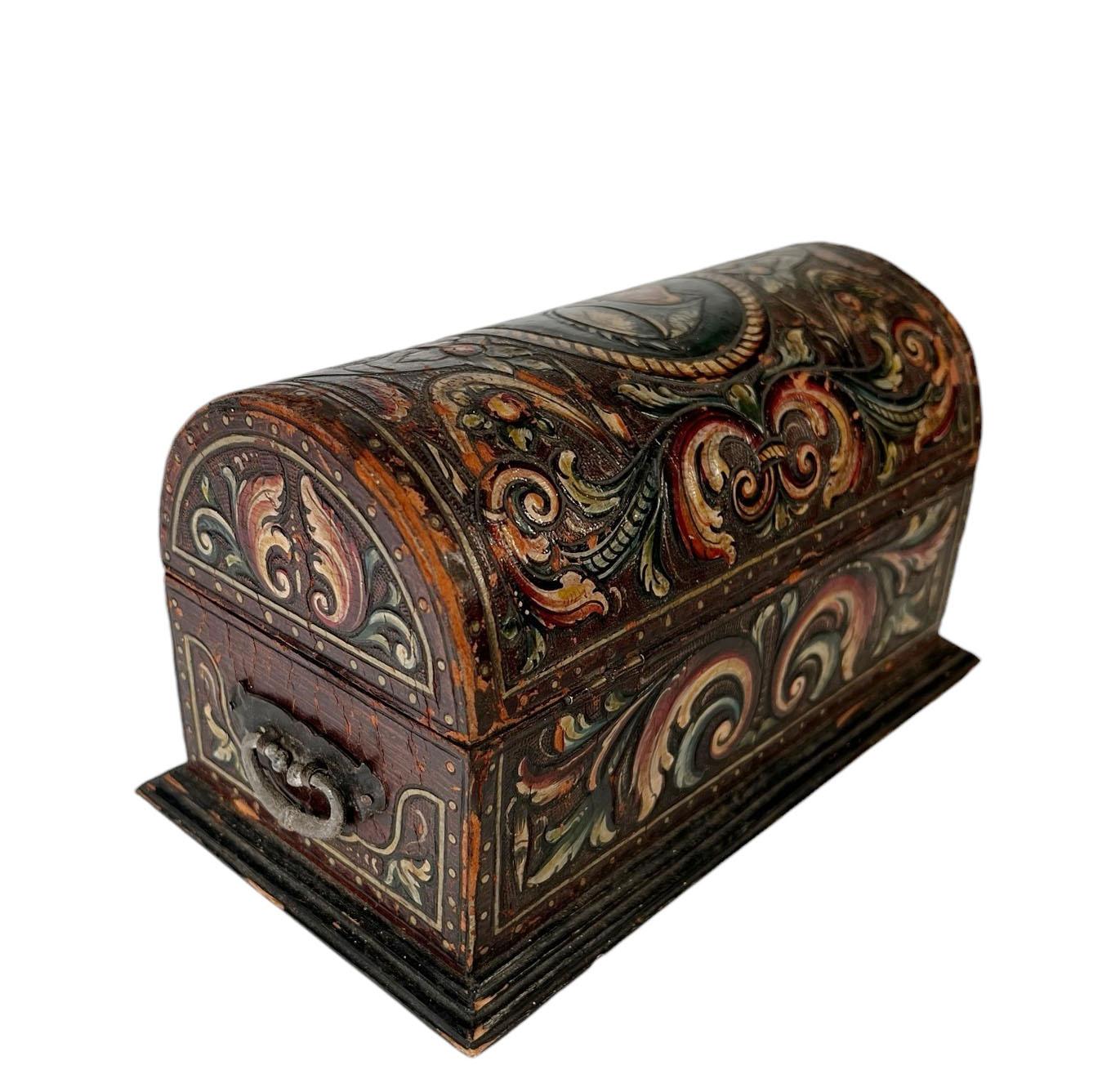 Caja de cúpula de cuero tallado Español en venta