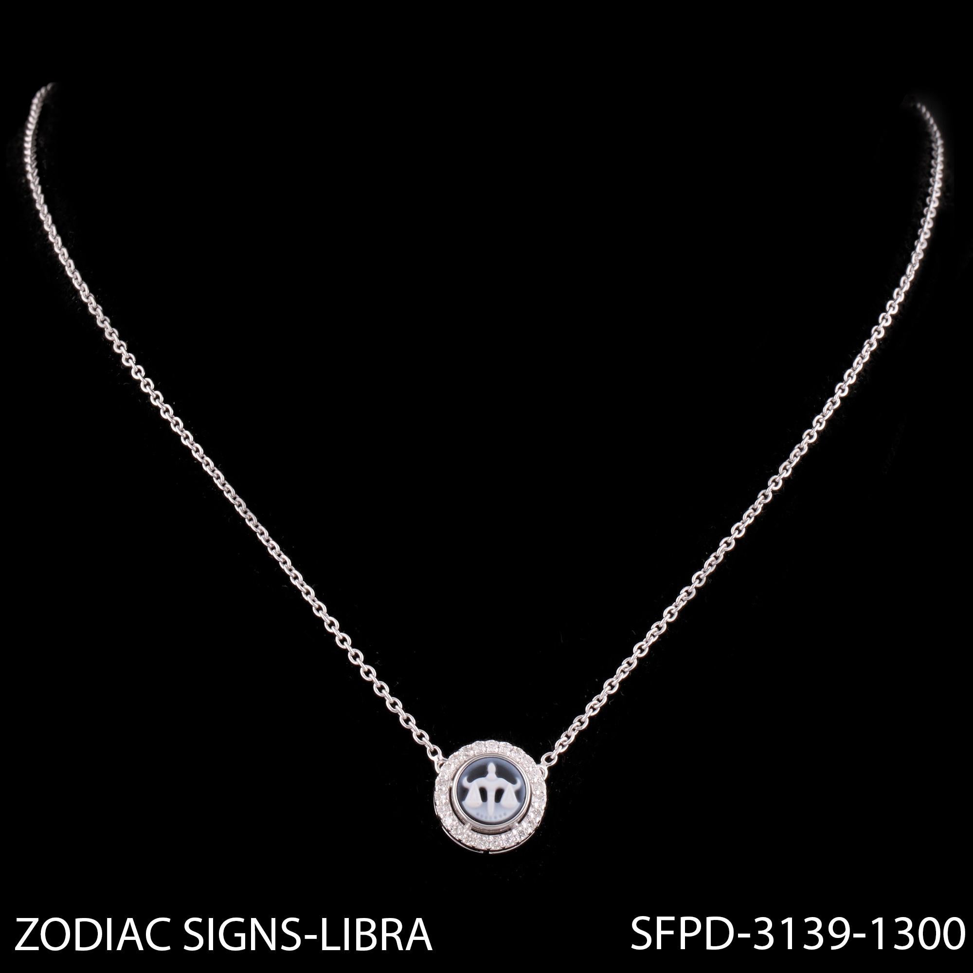 Collier pendentif à breloques en or blanc 14 carats avec diamants pavés, sculpté en forme de Balance Zodiac Pour femmes en vente
