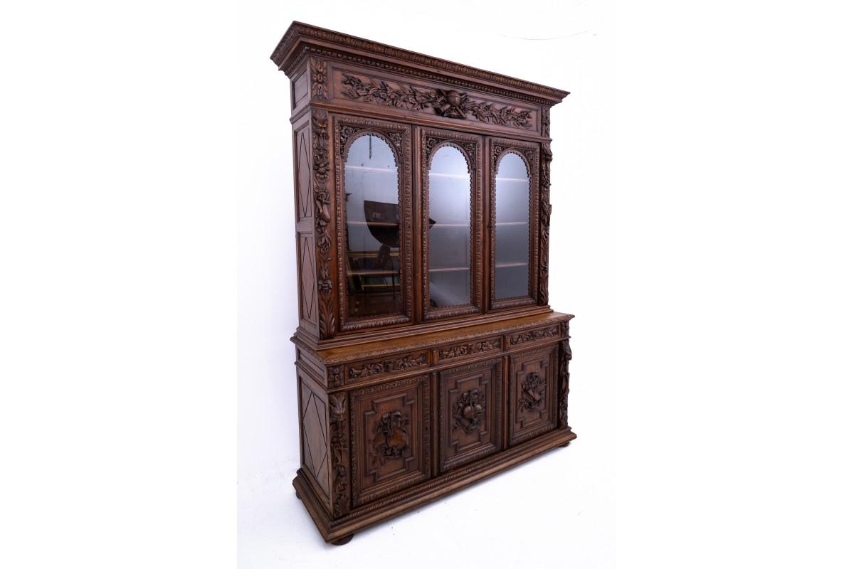 This carved library/sideboard, from France, circa 1880, is a true gem in the world of furniture. The unique neo-Renaissance style sideboard impresses not only with its monumentality, but also with its intricately carved details.

Style:
